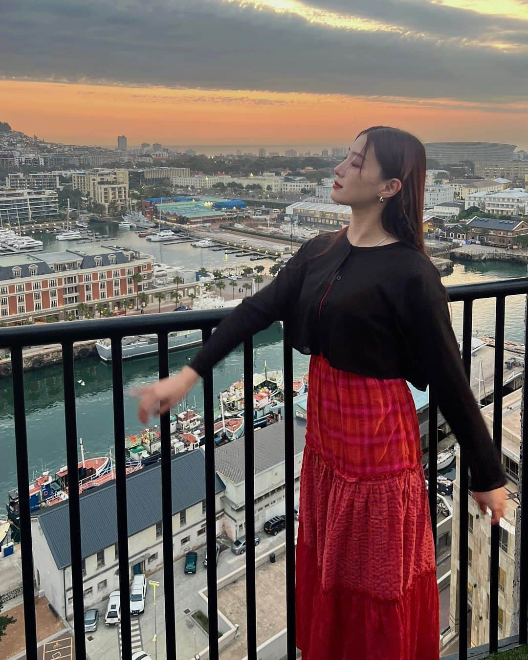 江田友莉亜さんのインスタグラム写真 - (江田友莉亜Instagram)「明日はお久しぶりの旅サラダ‼︎  2019年のドバイ女子旅以来、約4年ぶりとなる海外の旅は #南アフリカ でした🇿🇦🫶🏻 明日は #ケープタウン の魅力をたっぷりとお届けしますのでお楽しみに〜‼︎  @tabisalad」9月15日 14時15分 - edayuri_official