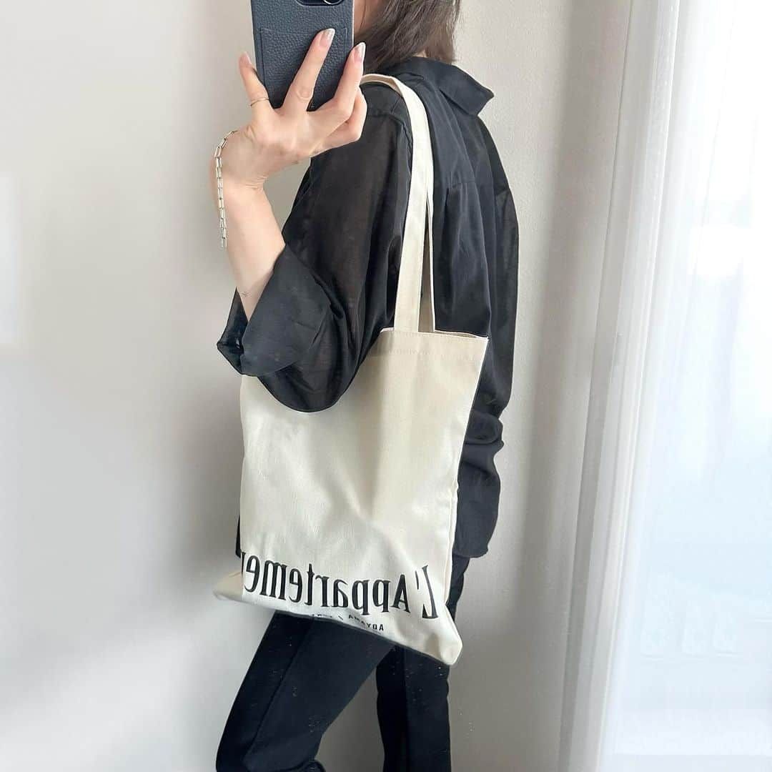 mimimi.amのインスタグラム：「Fʀɪᴅᴀʏ...  雷がゴロゴロ鳴ってるー⚡️  ゲリラ豪雨が来そう〜〜なのに 今から午後の部、再出勤。  雷、怖っ。めっちゃ鳴ってるぅㅠㅠ  #ユニクロ#上下ユニクロ部#上下ユニクロ」