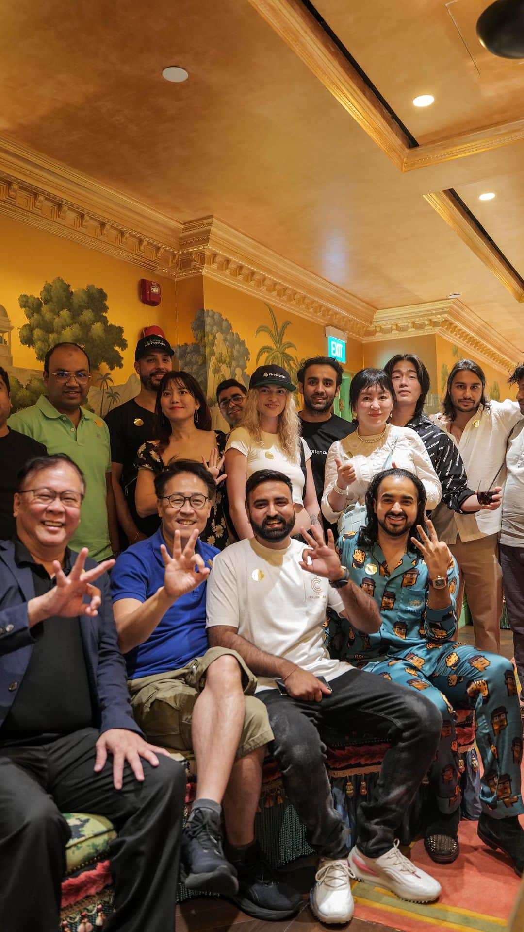 エヴァン・ルースラのインスタグラム：「KOL and Influencers event hosted by yours truly during @Token2049 💯🥇👑」