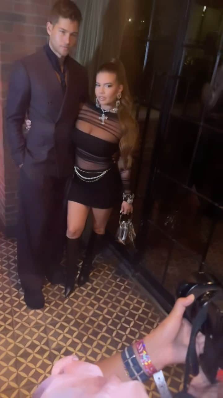 シャネル・ウエスト・コーストのインスタグラム：「@emporioarmani x @interviewmag party ✨ @domfenison #nyfw PS- like my last post since insta hides pics these days lol」