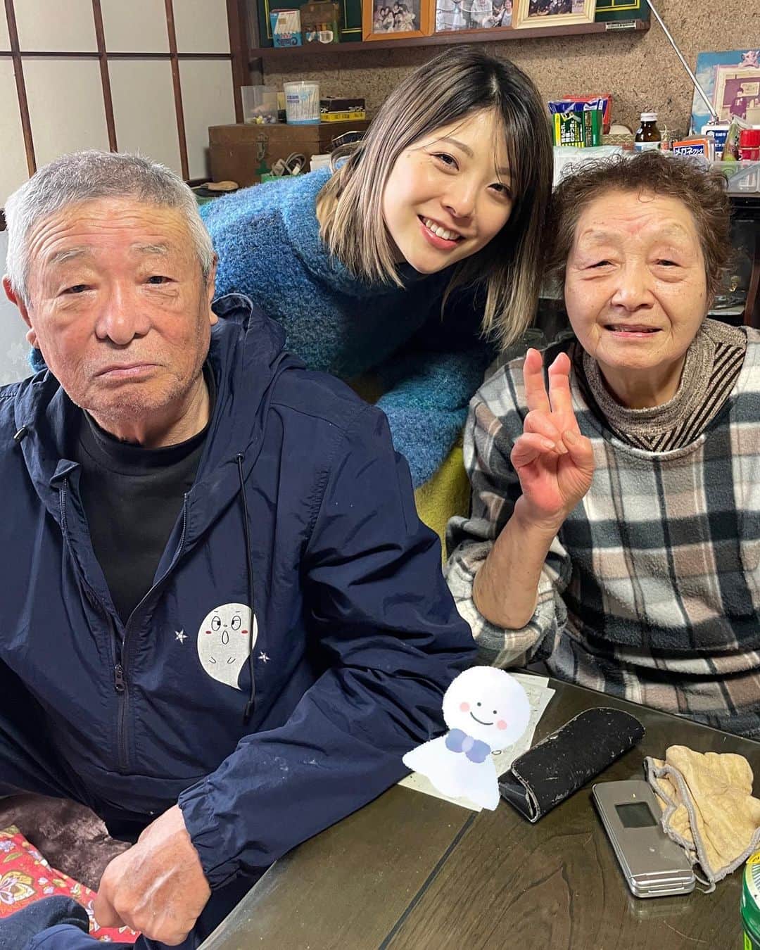 小川麻琴さんのインスタグラム写真 - (小川麻琴Instagram)「昨日、お婆ちゃんが夢に出てきたから気になって電話してみた☺️  元気なお婆ちゃんの声を聴いて安心した。  88歳かぁ、、私まだお婆ちゃんの半分も生きてないんだね。  そう考えたらさ、これからまだまだチャレンジできるね。  お爺ちゃん、お婆ちゃんいつまでも元気でいてねって心から思う🌻✨  #家族 #大好きな #お爺ちゃんとお婆ちゃん」9月15日 14時35分 - 1029_makoto