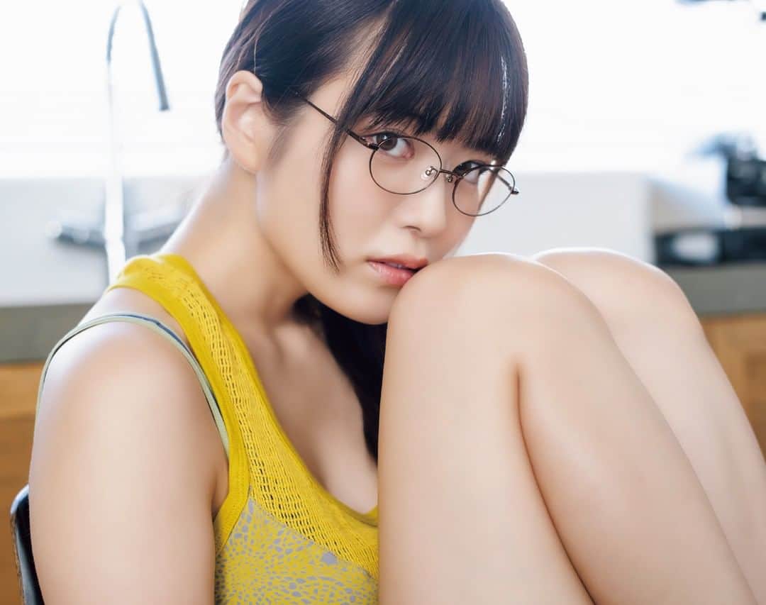 週刊少年マガジンのインスタグラム：「2023年9月13日（水）発売の「週刊少年マガジン」41号に、YouTuberでグラビアアイドルの東雲うみさんが初登場＆初表紙！  ガンプラをつくるYouTubeうみちゃんねる【東雲うみ】が大人気！そのうえ超カワイイ東雲うみさんなのです。週マガで人気のヒロイン3人のコスプレグラビアの完成度は感動ものです！  撮影 / HIROKAZU スタイリング / 葉月 ヘアメイク / 澤田果歩 デザイン / 坂上和也（banjo）  #東雲うみ #週刊少年マガジン #生徒会にも穴はある #カナン様はあくまでチョロい #よわよわ先生 #コスプレ」