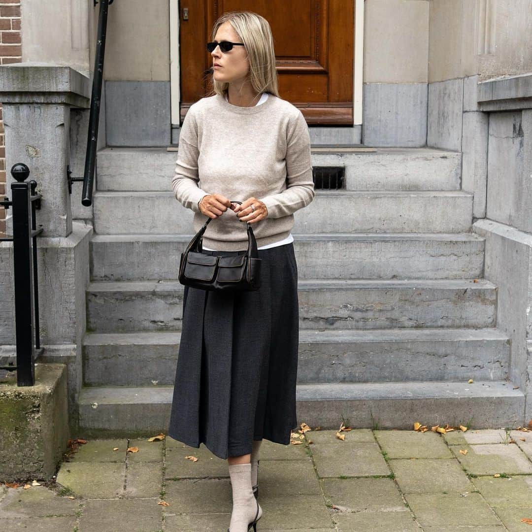 Linda Tolのインスタグラム：「A reason to get excited for fall @mango #mangogirls」
