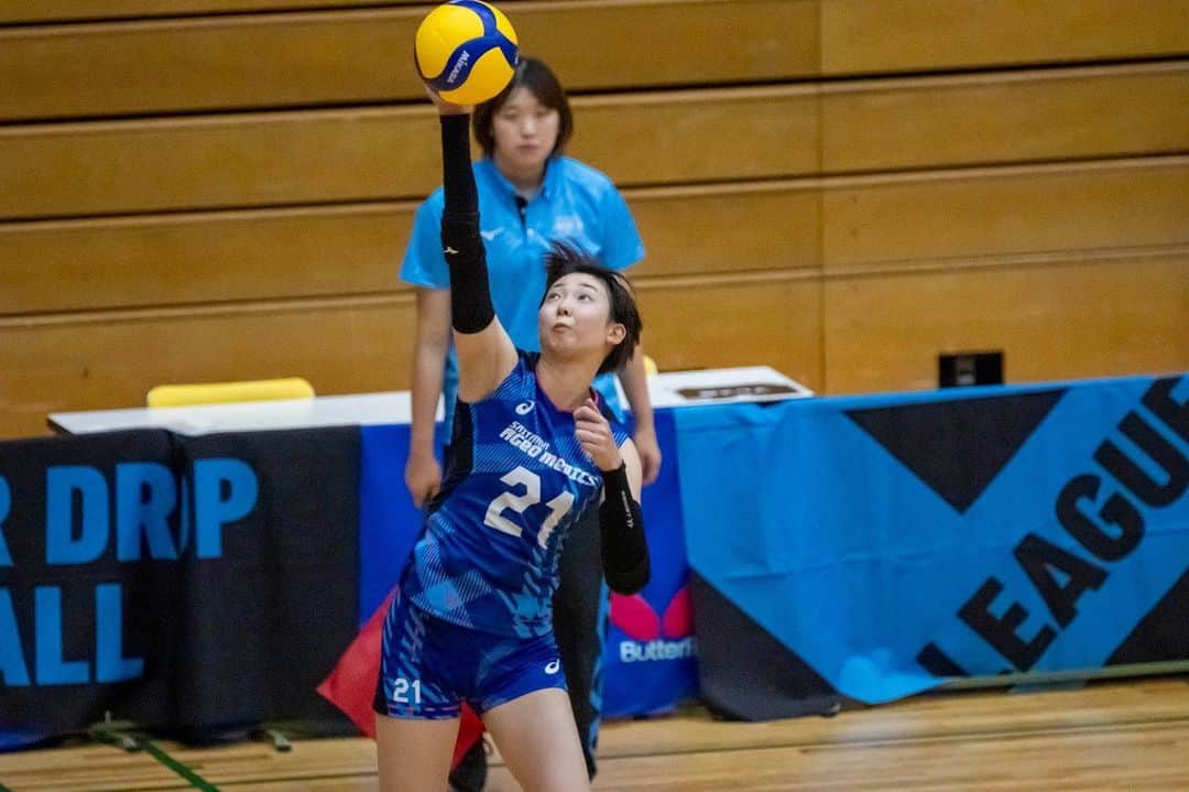 のインスタグラム：「. 【お知らせ】 この度、#栗栖明歩 選手が V.LEAGUE DIVISION2女子所属の #ブレス浜松 へ期限付き移籍を することとなりましたので お知らせいたします。  新たな挑戦を決めたアキホへ 更なるご支援をよろしくお願いします🙇‍♀️  #埼玉上尾メディックス #vリーグ #バレーボール #女子バレー #vリーグはバレーだよ #埼玉 #上尾 #ガンバレアキホ」