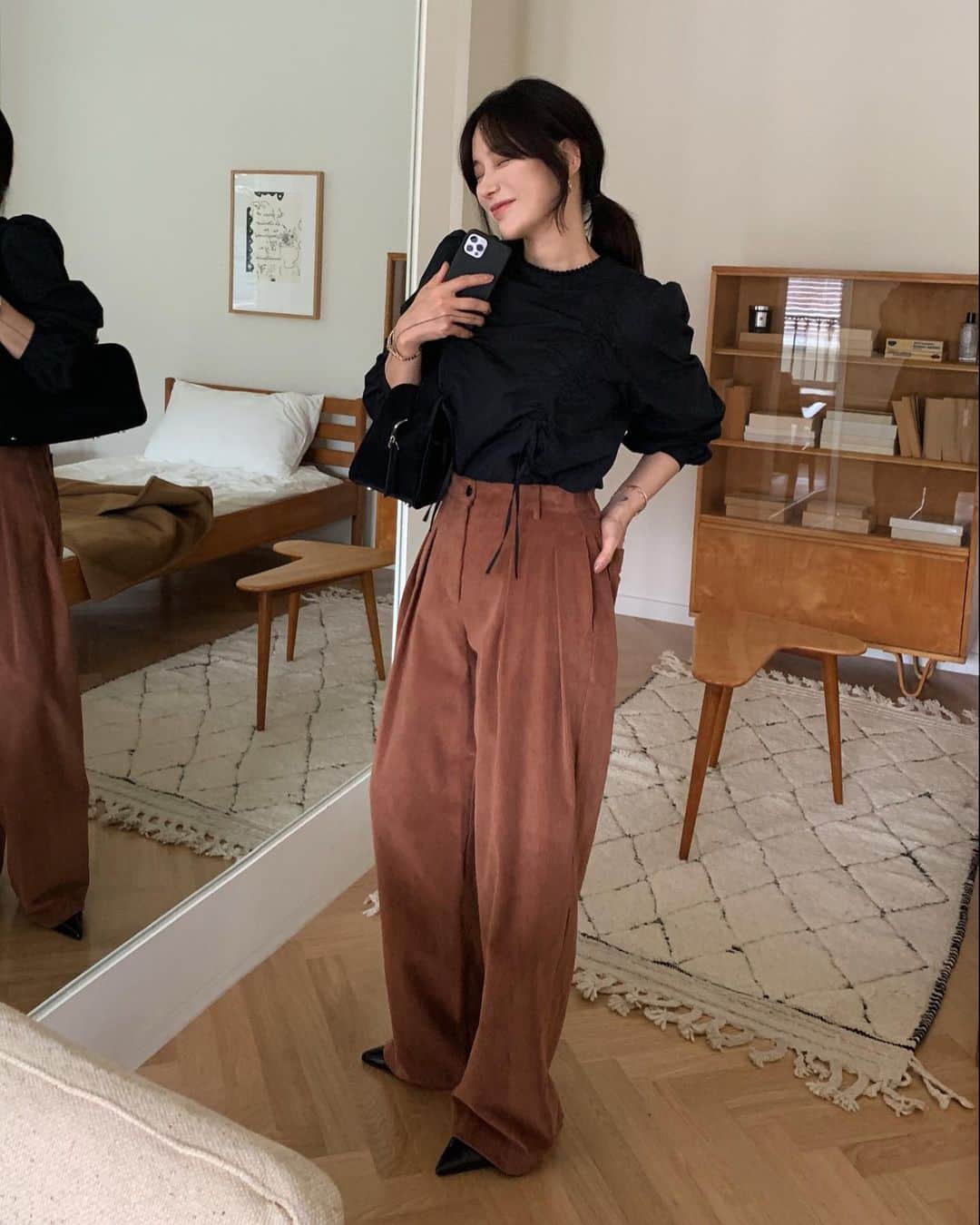 のインスタグラム：「루루 블라우스 블랙🖤」