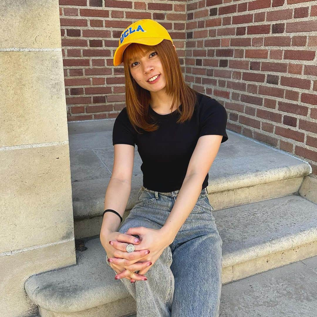 江藤由羽のインスタグラム：「UCLAキャップめっちゃ可愛い🧢賢い気分になりました！💛 #ucla #la #大学生」