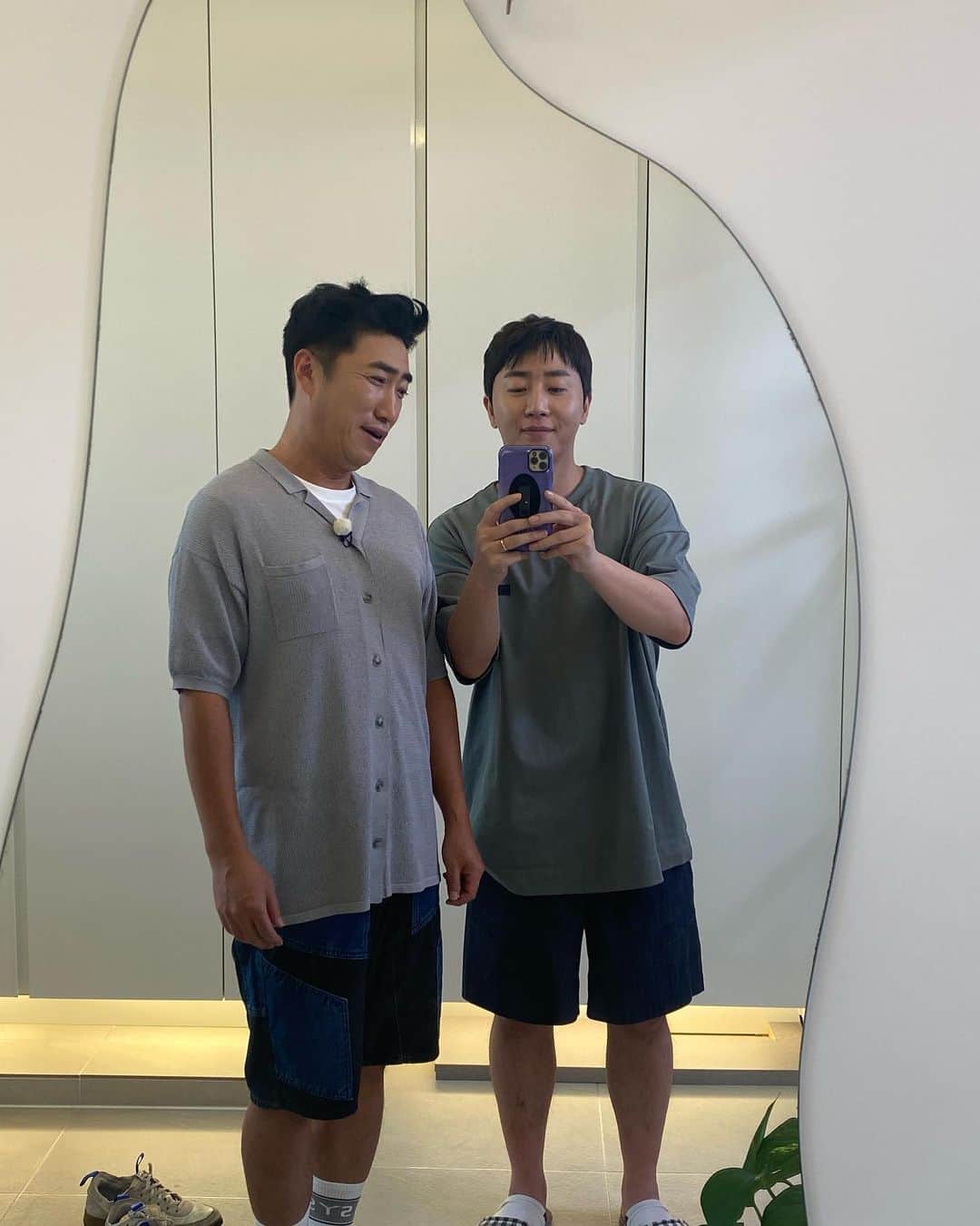 ホン・ジンホさんのインスタグラム写真 - (ホン・ジンホInstagram)「셀고 대결  i win👍」9月15日 15時22分 - jinhoda2