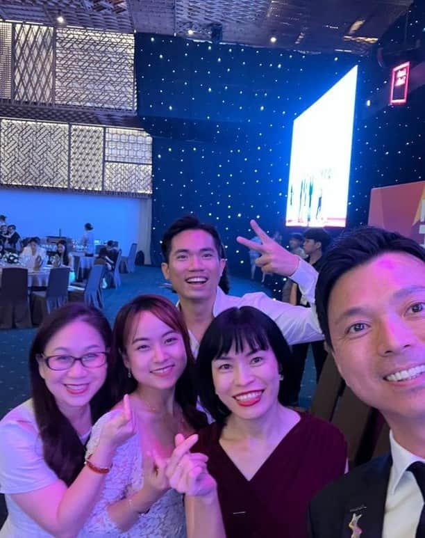 資生堂 Shiseido Group Shiseido Group Official Instagramさんのインスタグラム写真 - (資生堂 Shiseido Group Shiseido Group Official InstagramInstagram)「Shiseido Cosmetics Vietnam (SCV) has been awarded the "Best Companies to Work for in Asia 2023" for the second consecutive year in a survey conducted by HR Asia Magazine.  The theme of the survey this year is "Celebrating Diversity, Equity and Inclusion," recognizing enterprises that support these values. “  At Shiseido, people always come first, and we strive to create a diverse, equitable, and inclusive workplace where individual is valued and empowered.  Together, as One Shiseido, we aim to achieve our common goals.” - Koji Nakata, Managing Director, SCV.  資生堂コスメティックスベトナム（SCV）は、HR Asia Magazineによる調査で「2023年アジアで働きたい会社」に2年連続で選ばれました。  今年のテーマは「ダイバーシティ、エクイティ、インクルージョン」で、これらの価値を推進する企業が表彰されました。  「当社では常に社員を中心に据え、一人ひとりが尊重されることを重視しています。One Shiseidoとして共通のゴールに向け、個々が力を発揮できる職場環境の創出を目指しています。」 - SCV取締役社長 中田幸治  #shiseidocosmeticvietnam #peoplefirst」9月15日 15時28分 - shiseido_corp