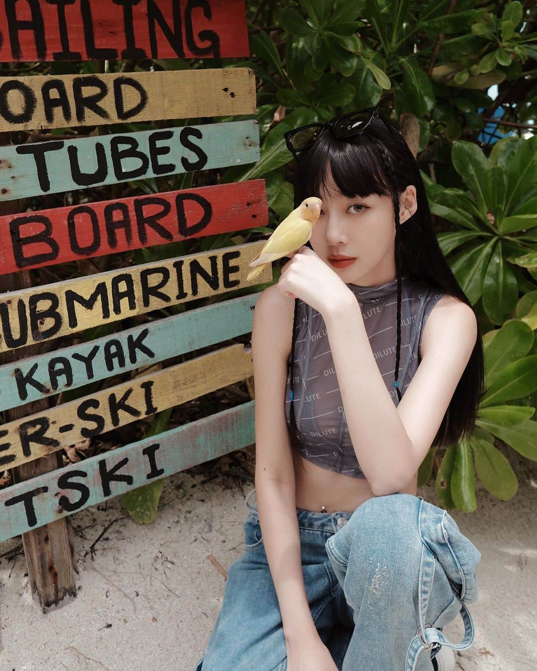 のインスタグラム：「這隻小鳥叫Yellow💛 超級爆炸可愛！！ 度假村員工還很友善幫我拍照  但我一張都沒用哈哈哈哈哈😜」