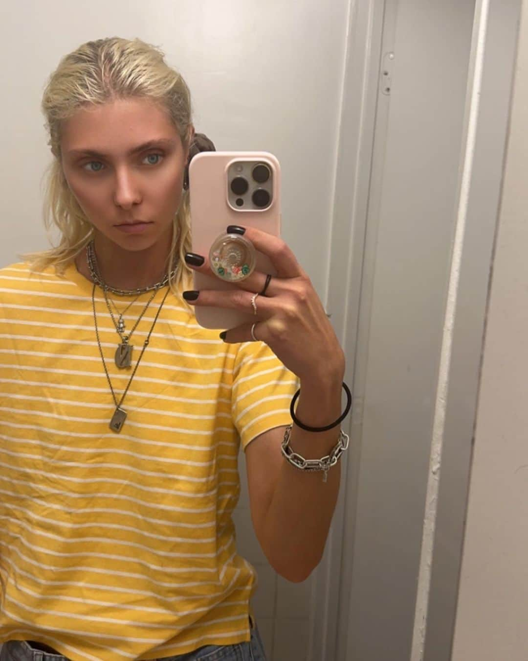 テイラー・モンセンさんのインスタグラム写真 - (テイラー・モンセンInstagram)「Happy Thursday #yellow」9月15日 7時17分 - taylormomsen