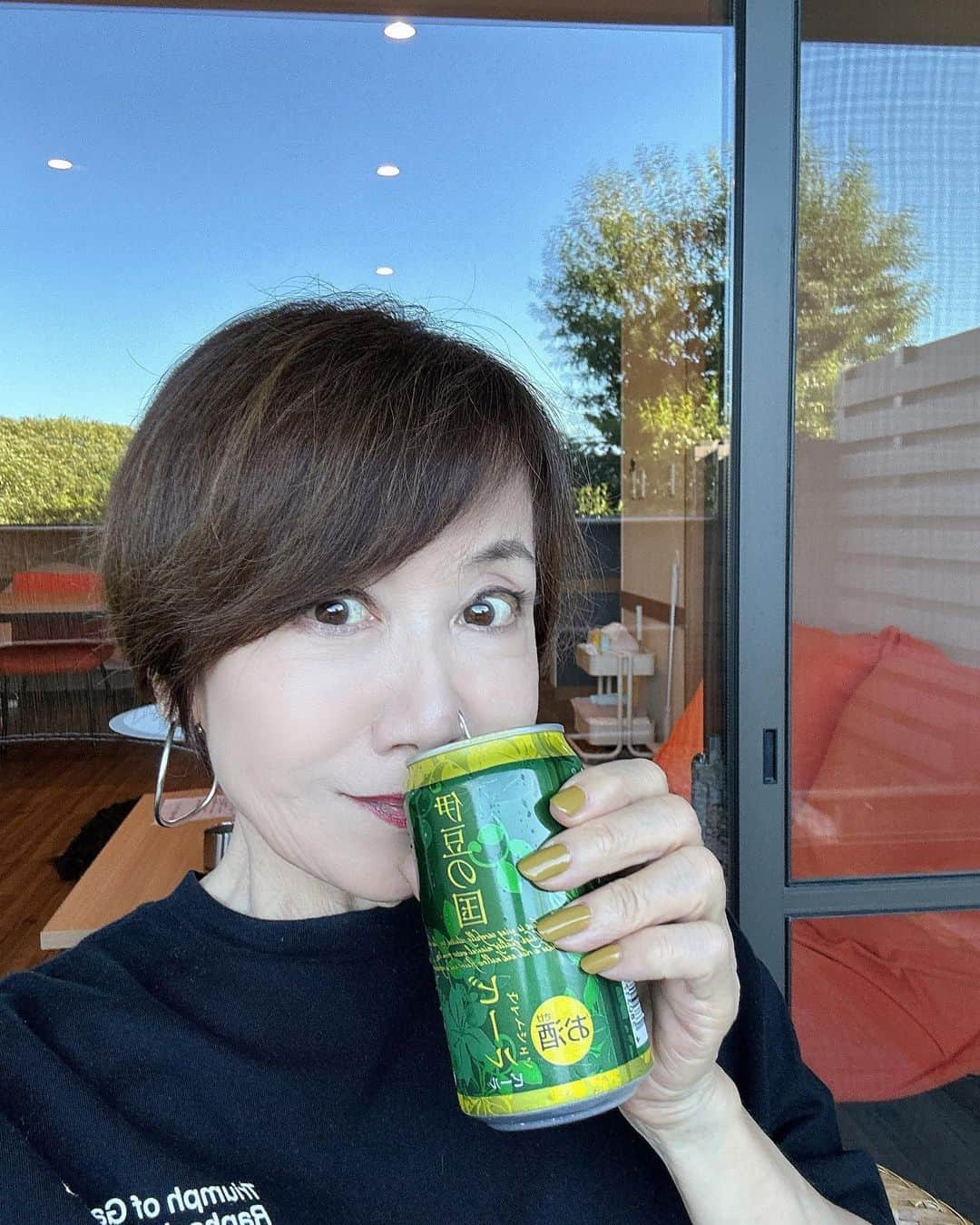 奈美悦子さんのインスタグラム写真 - (奈美悦子Instagram)「久しぶりに伊豆高原へ。 温泉と地ビール最高！ お昼はオシャレな「cattleサンドイッチ」で美味しいサンドイッチとコーヒー！ #伊豆高原 #伊豆 #地ビール #伊豆高原ビール #温泉 #癒し #cattle #cattleサンドイッチ#美味しかった #コーヒー #クラムチャウダー #ワンコok #ワンコ店内ok #愛犬 #クッキー #男の子 #キャバリア #キャバリアキングチャールズスパニエル #ブラックタン #可愛い」9月15日 7時17分 - nami.etsuko