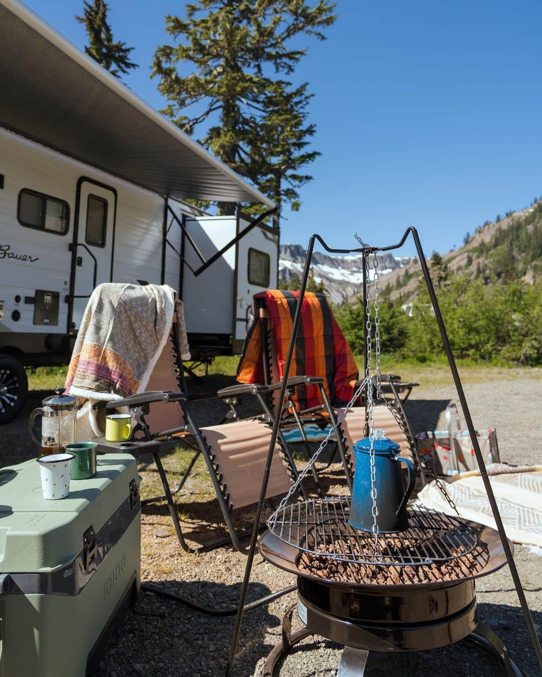 のインスタグラム：「POV: You just had your dream camping trip thanks to #EddieBauerxCampingWorld 🌲」