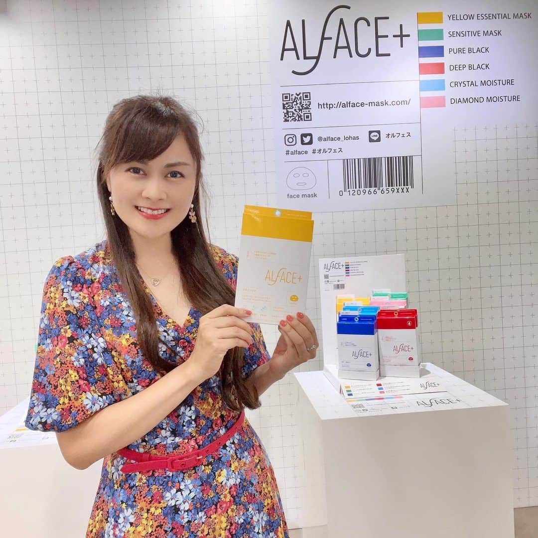 のインスタグラム：「オルフェス @alface_lohas のリニューアルイベントに行ってきたよ❣️  大幅リニューアルして成分がパワーアップしたの😊✨  シートマスクは全6種類💁‍♀️  🌸くすみ・肌荒れケア （つやつやマスク マイクロセルシート） 🌸肌トラブルケア （すべすべマスク セルロースシート） 🌸ビタミンケア （うるうるマスク　マイクロファイバーシート） 🌸毛穴・皮脂ケア （ツルツルマスク 竹炭ブラックシート） 🌸ハリツヤ・エイジングケア （もっちりマスク 竹炭ブラックシート） 🌸保湿・コンディショニングケア （しつとりマスク マイクロセルシート）  とそれぞれのケアに合わせて シートマスクの素材も ベストなものに変えているんだよ😃✨✨  全て防腐剤フリー💎✨  夏の肌ダメージのために 私は美肌菌に着目した 保湿・コンディショニングケアと ビタミンCをたっぷり補える ビタミンケアが気になったよ❣️  これだけ種類が豊富だと 毎日違うケアができるのもいいよね 🥰🥰  #オルフェス #シンオルフェス #シートマスク #スキンケア紹介 #デイリーケア #ビタミンcスキンケア #ゆらぎ肌 #乾燥肌対策 #保湿ケア #レチノール #シートマスクマニア #30代美容」