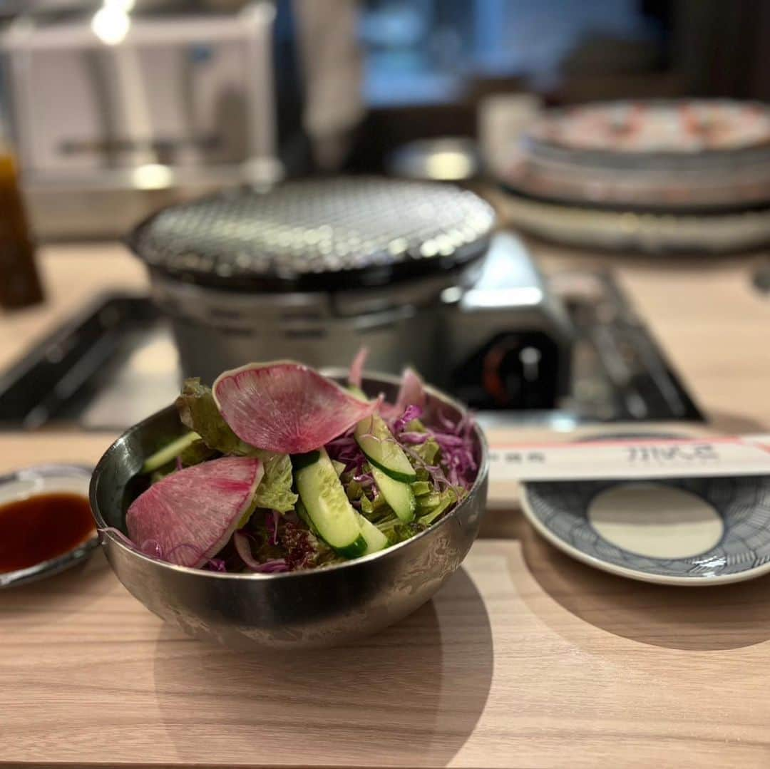 田辺晋太郎さんのインスタグラム写真 - (田辺晋太郎Instagram)「【神戸焼肉かんてき春吉店 爆誕！！】  我が #ホルモン人生タロちゃん の系列店（イトコのような存在？）である 『#神戸焼肉かんてき』が #福岡 #博多 #春吉 に9/14に爆誕いたしました！！  『かんてき』 は １９８７年に神戸長田で創業、#三軒茶屋、#渋谷 を中心に5店舗ありますが #まんぞくシティ 福岡は初上陸！  タロちゃんと同じように #但馬太田牛 #神戸ビーフ を中心とした新鮮な #和牛 と #ホルモン を伝統のタレで美味しくお召し上がり頂けます。  しかも、お通しの #サラダ は #食べ放題！！これは嬉しいですね！  博多にお住まいの方、ご友人、ご親戚がいる方、是非何卒『#神戸焼肉かんてき 春吉店』をよろしくおねがいします！  そして私 #肉マイスター #田辺晋太郎 も来る9/18.19にお店に応援に行きます！！ アーティスト時代に #fm福岡 で番組をやらせてもらったりしていたご縁もありホームタウンでもある福岡に関連店舗が出来るのは本当に嬉しいです！  是非ご連絡くださいませ！！お店で待ってるばい！！  神戸焼肉かんてき 春吉店  福岡県福岡市中央区春吉 3-16-41 RAGAZZA2F  電話092-707-2629  #wagyu #yakiniku #fukuoka #hakata #manzokucity #マンゾクシティ #焼肉人生タロちゃん #焼肉 #焼肉ホルモン人生大ちゃん  #福岡グルメ #福岡焼肉 #博多グルメ #博多焼肉」9月15日 7時44分 - meat_meister_tanabe_shintaro