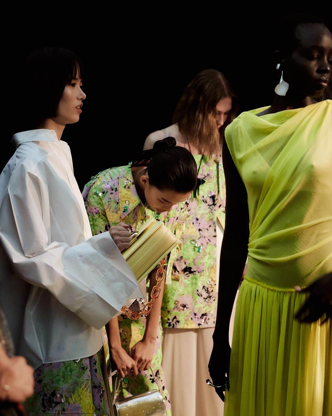 NYFW（ニューヨークファッションウィーク）のインスタグラム：「The runway definitely missed #31PhillipLim. He returned with a collection that celebrated femininity and freedom. Midriff-baring bikini tops appeared with flared, asymmetric midi skirts. Outerwear was perfect, with a standout leather jacket softly gathered at the neck and shoulders. Welcome back to a master at the top of his game!」