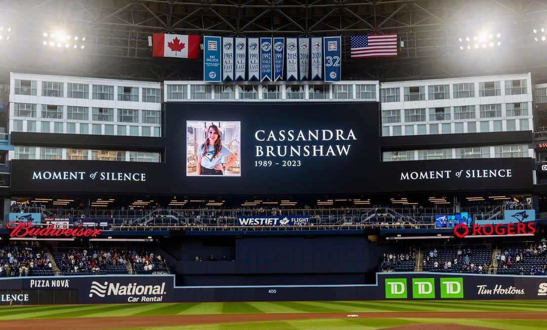 トロント・ブルージェイズのインスタグラム：「Tonight, we mourn the loss of a longtime member of our family, Cassandra Brunshaw.   Our thoughts are with Cassandra's family, friends, and colleagues 💙」