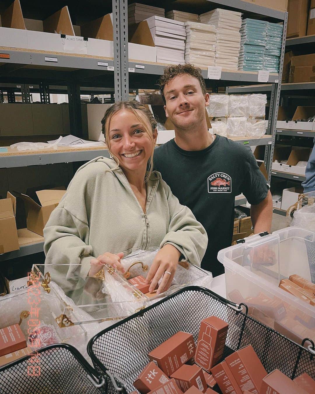 Brooklyn and Baileyさんのインスタグラム写真 - (Brooklyn and BaileyInstagram)「Bts dump of us packing out our @stayitk boxes 🫶🏼」9月15日 8時51分 - brooklynandbailey