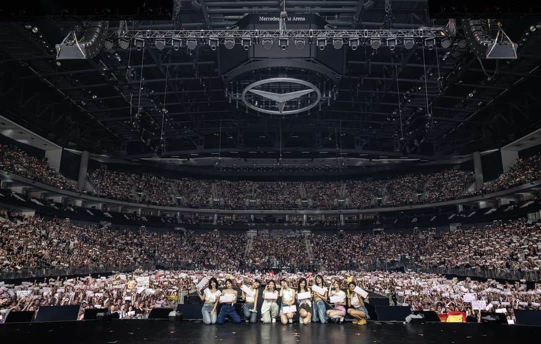 TWICEさんのインスタグラム写真 - (TWICEInstagram)「TWICE 5TH WORLD TOUR 'READY TO BE' IN #BERLIN - DAY 2  Performing in Berlin was an indescribably special experience and we really loved it! Everyone at tonight's show was incredibly stunning and we are absolutely inspired by your energy💖 We hope you all enjoyed our two shows in Berlin as much as we did :) Our Berlin ONCE has been so lovely and supportive! Thank you always🍭  #TWICE #트와이스 #READYTOBE #TWICE_5TH_WORLD_TOUR」9月15日 9時01分 - twicetagram