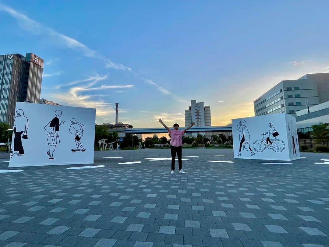 依田司さんのインスタグラム写真 - (依田司Instagram)「9月15日（金） 東京・有明を含む臨海副都心エリアで、本日から開催のイベント『ARTBAY TOKYOアートフェス２０２３』をご紹介。 今年で2回目となるアートフェスティバル、テーマは「CIRCULATION－まちもひともせかいもめぐる－」。 シンプルな画風で知られるアーティスト長場雄さんの手がけた作品、先進的なテクノロジーを使った体験型ＡＲ作品、屋外でも楽しめる絵画、海を臨む臨海副都心の風景の象徴であり現代人の生活を支えている「コンテナ」作品など…多彩なアートに触れていただく中で、都市と人の関係性や、自然と人との共生、時間の循環に想いを巡らせて欲しいとの想いが込められています。シルバーウィークにぜひ。  #ARTBAYTOKYOアートフェス2023 #GAP #ギャップ #依田さん #依田司 #お天気検定 #テレビ朝日 #グッドモーニング #気象予報士 #お天気キャスター #森林インストラクター #グリーンセイバーアドバンス #プロジェクトワイルド #IPCC伝導者 #japan #japantrip #japantravel #unknownjapan #japanAdventure #japanlife #lifeinjapan #instagramjapan #instajapan #療癒 #ilovejapan #weather #weathercaster #weatherforecast」9月15日 9時03分 - tsukasa_yoda