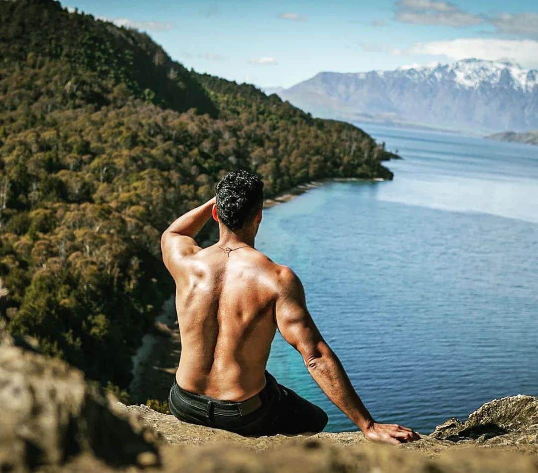 ピッタ・タウファトフアのインスタグラム：「Don't wait for that perfect moment or perfect set of circumstances....it doesn't exist. NOW is that time, NOW is your time!   Take that risk, make that call,  step out into the wild. Embrace the discomfort, embrace the growth... For it is through that struggle and in that wilderness, that we truly find our greatest self ! - #Motivate #inspire #growth #TheMotivationStation」