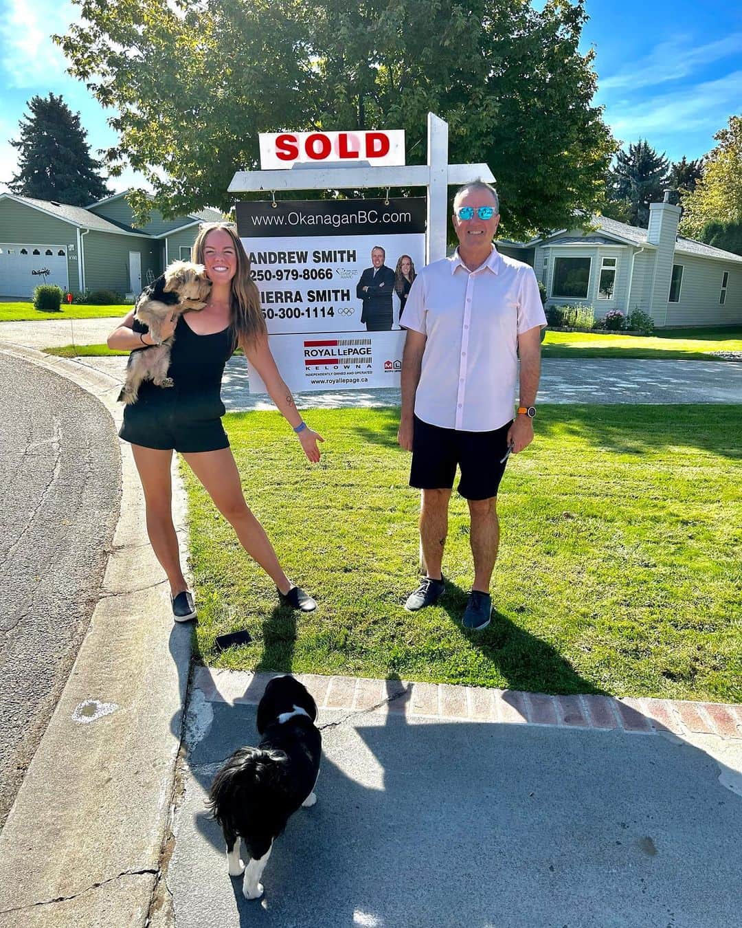 キエラ・スミスのインスタグラム：「BIG DAY BIG DAY! Congratulations to our sellers on selling their home! We can’t wait to see you through your next adventure.   If you know anyone thinking of buying or selling, please give us a call. We would LOVE to help.   Kierra Smith 250-300-1114 Royal LePage Kelowna  Andrew Smith 250-979-8066 Royal LePage Kelowna」