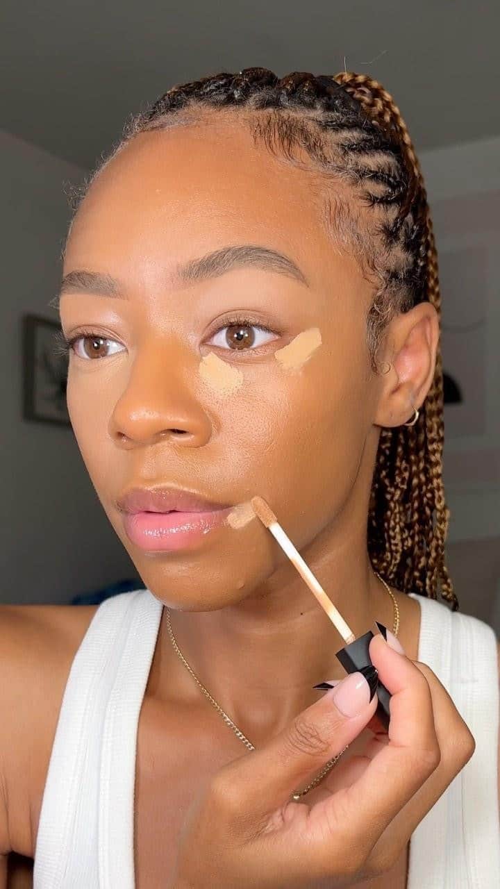 ipsyのインスタグラム：「Concealer + dry skin don’t always play nicely. Luckily, we rounded up 18 concealers that look amazing (even on dry skin!) with help from celeb makeup artist Jenny Patinkin and medical aesthetician Cassandra Bankson. Tap the link in our bio for the deets. #IPSY @jadesimmone_」