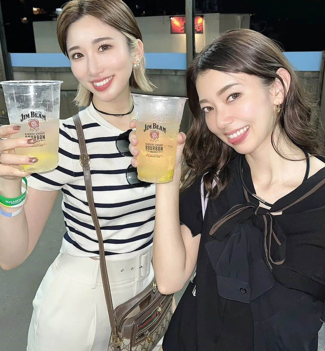 杉山由紀子さんのインスタグラム写真 - (杉山由紀子Instagram)「📍SAMRISEFESTIVAL 食と酒と音楽のイベント🍺  あさみちゃん夫婦といってきたよー👍️  豪華メンバーすぎて久々のりのりな杉山(笑) ↑わりと普段おとなしく聞いてるタイプ😆  flumpool→WANIMA→UVERworld→GENERATIONSってやばない？♥️  特にflumpoolほんと好きなのー😊✨ 初めて生で聴けて最高♡♡♡  食も高級店も出展してて、お酒の種類もハンパない!! お酒飲みながらライブもいいね👍️♪  総合して最高でした♥️♥️♥️ そして帰りにJIMBEAMこの大きさでもらっちゃった(笑) これも想い出😆  今年はガチフェスも参加予定(笑) 何事も経験👍️👍️✨  #SAMRISEFESTIVAL #SRF #さいたまスーパーアリーナ #フェス #flumpool #WANIMA #UVERworld #GENERATIONS #ライブ #live」9月15日 9時18分 - yukikosugiyama