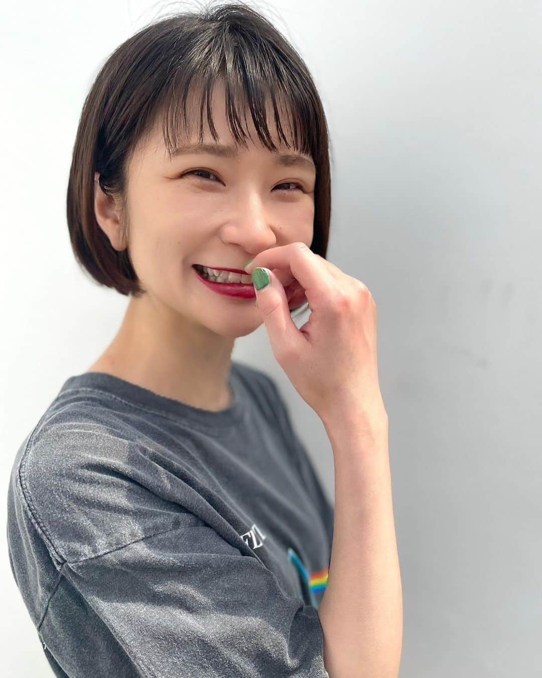 小俣里奈さんのインスタグラム写真 - (小俣里奈Instagram)「ミニボブ🌵 かわいいしらくちんだしかわいいから みんなミニボブにしよ  #hairstyle #hair  #minibob #bobhair #bobhaircut  #hairsalondrop #drop表参道 #omatarina #小俣里奈 #髪切った✌️ #眉上楽しい✌️ #ドライヤー時短最高✌️」9月15日 9時27分 - omatarina