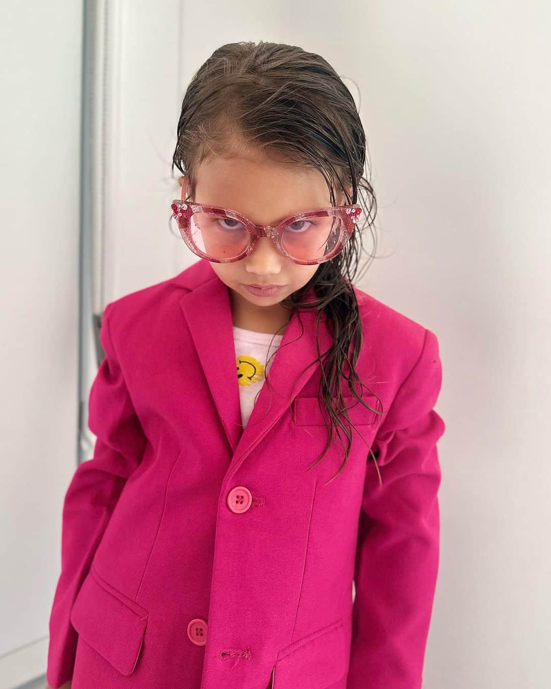 ロブ・ディアデックのインスタグラム：「This girl calls me “ Brah” and when I say no to anything  she says “please ..for your sweet precious baby daughter “  I told her the little boy she met at summer camp may not be in her same class in kindergarten and she screamed “ Danny said he would never give up on me !” She is one of one and pure combination of me and @bryianadyrdek on so many levels .」