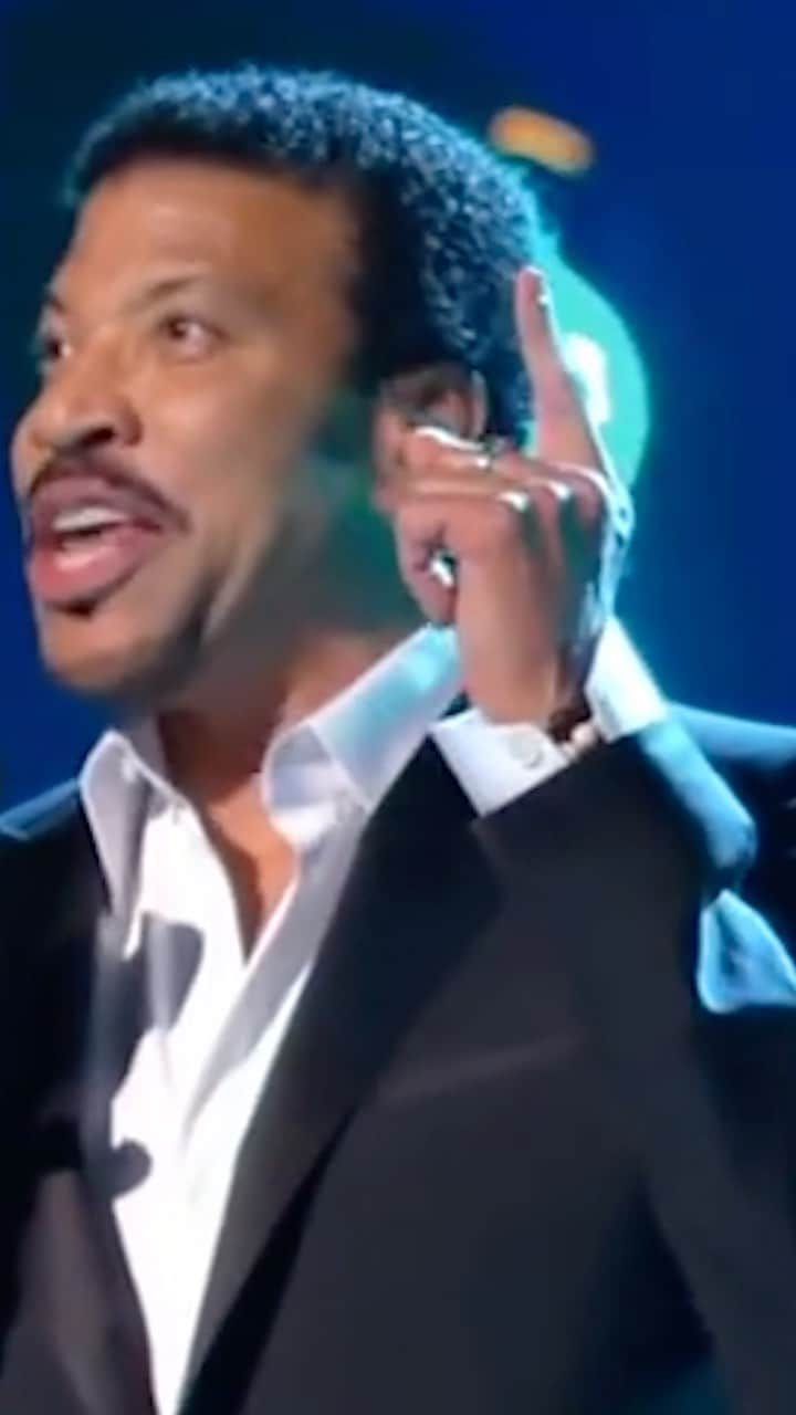 ニール・ダイアモンドのインスタグラム：「Lionel Richie performs his heartfelt version of “I Am… I Said” at the Kennedy Center as a tribute to Neil Diamond. ~Team Neil #NeilDiamond #LionelRichie #KennedyCenter」