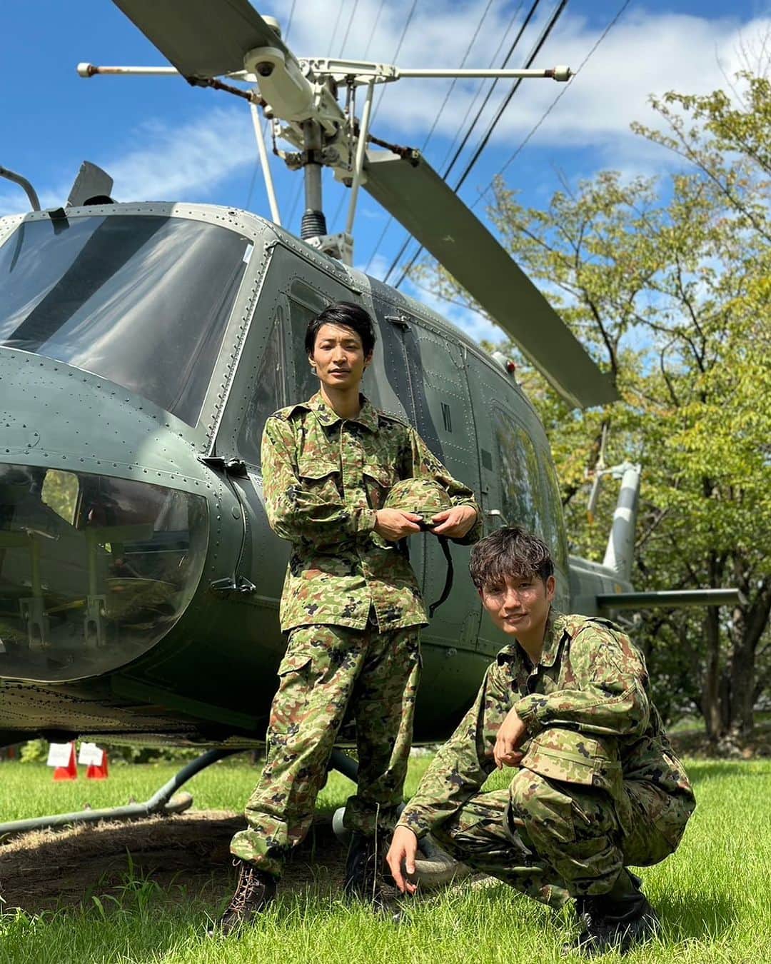 のインスタグラム：「ロケで自衛隊体験してきました！ めちゃくちゃ貴重！！ 貴重とはこの事！！  J:COM広報番組「いずラニ」お楽しみに！  #身体中痛い #幕僚長ぉおーーーー #ヘンダーソン子安さんは関係ありません #信太山駐屯地 #自衛隊」