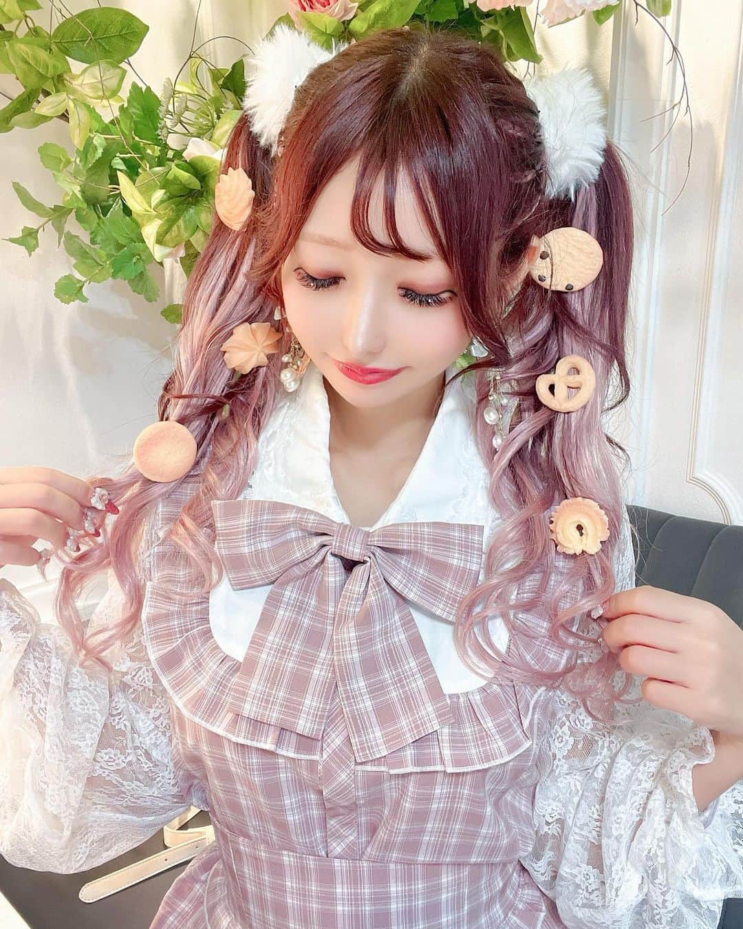 のインスタグラム：「頭のふわふわと ピアスとヘアクリップ 全部SHEIN🎀  お洋服はぷりめろちゃん.｡.:*☆  #shein購入品  #プリメロ #プリメロコーデ #marscoordinate #mars #PrincessMelody #LiLimPark #マーズ #マーズコーデ #ガーリーコーデ #地雷コーデ #量産型コーデ #地雷系女子 #地雷女 #地雷系 #量産型オタク #量産型 #量産型女子 #ガーリー #リボン」