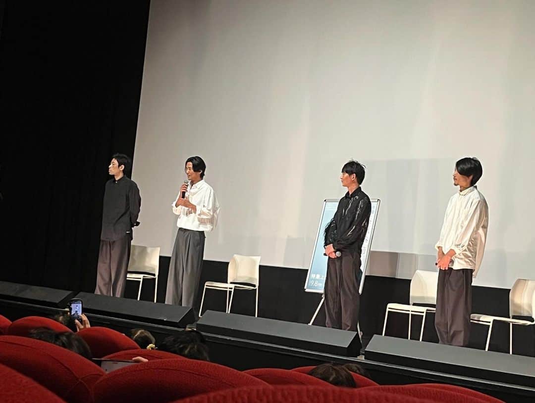 毎熊克哉さんのインスタグラム写真 - (毎熊克哉Instagram)「この4人で新作映画を背負って舞台挨拶をする日がくるとは。 感慨深く、至福の夜でした。 ご来場ありがとうございました。 もっとたくさんの人に観てもらえるように頑張ります。 #EngawaFilmsProject  18日の上映後は  #藤原季節  #義山真司  のタイマントークショーに決定しました！ 上映はあと２回。 お見逃しなく。  #東京ランドマーク」9月15日 15時51分 - kmaiguma