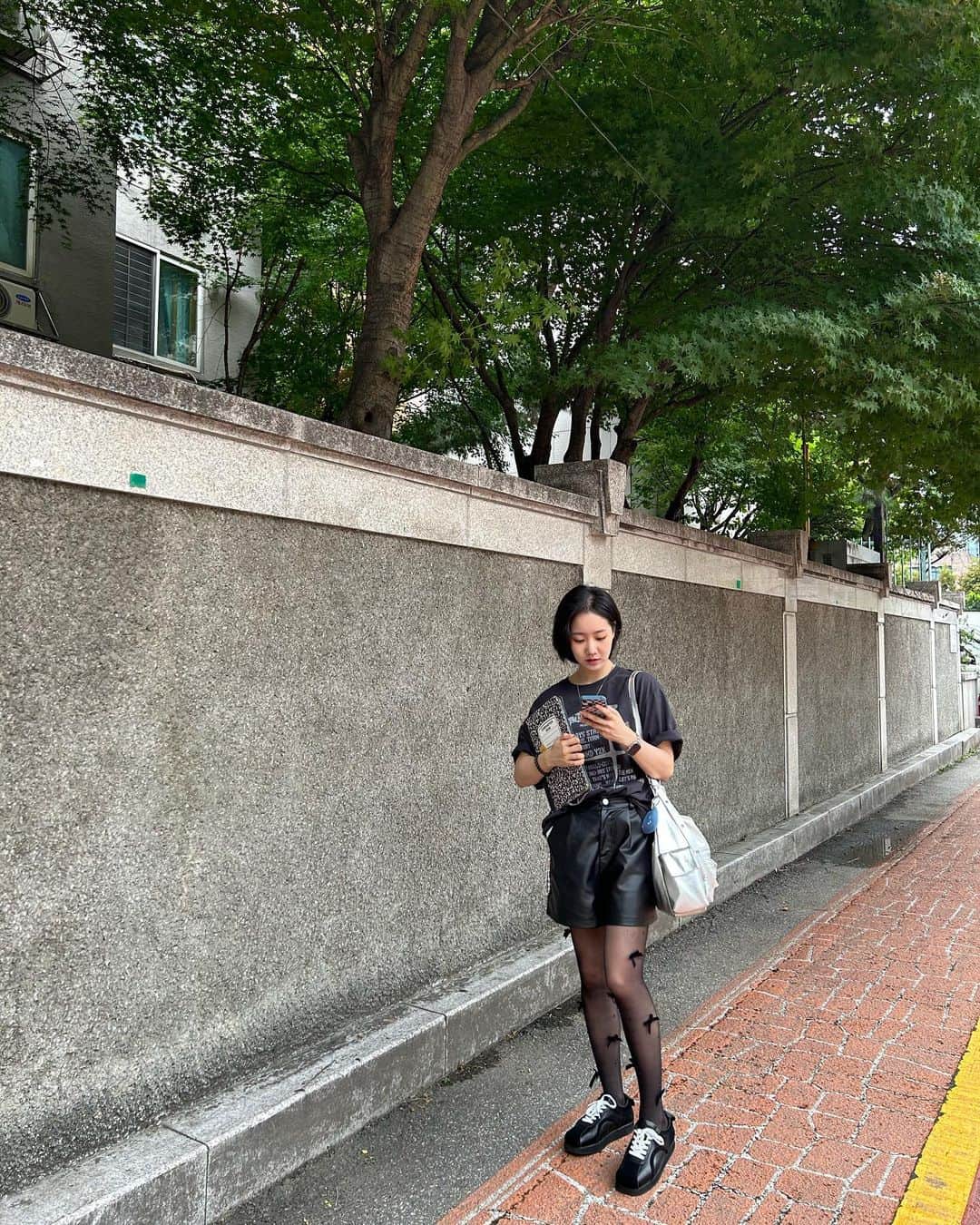 チン・ジヒのインスタグラム：「🎀🎵🖤🩶」