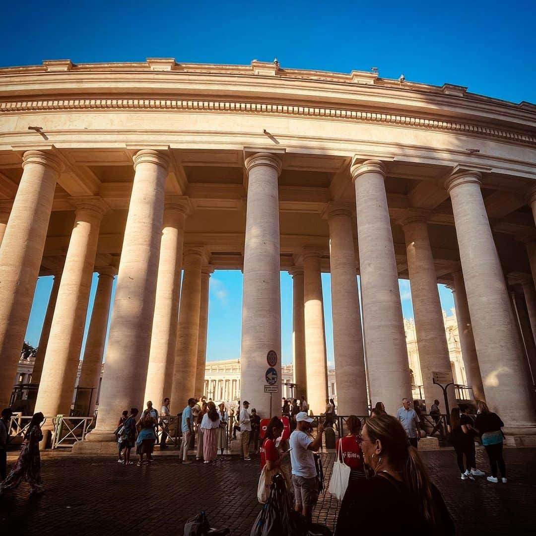 かほせいチャンネルさんのインスタグラム写真 - (かほせいチャンネルInstagram)「バチカン市国🇻🇦サンピエトロ広場😊3枚目から8枚目は、かほさんが撮ってくれました🤗その頃、せいさんは暑さにやられてました🥵」9月15日 10時51分 - kahosei