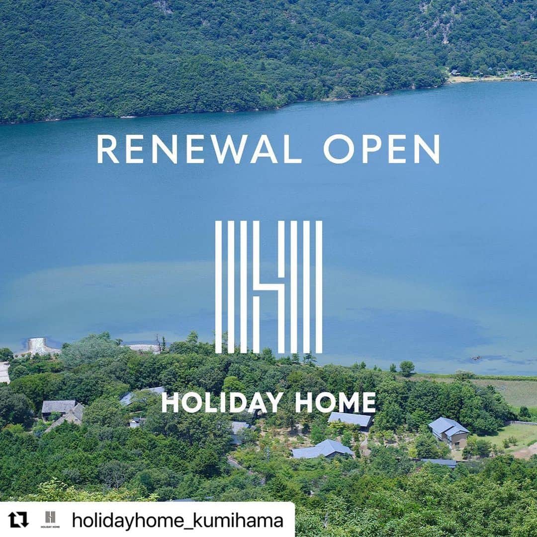 のインスタグラム：「#Repost @holidayhome_kumihama ・・・ ⠀ 2023年9月15日、「HOTEL HOLIDAY HOME」は新たに複合施設「HOLIDAY HOME」として生まれ変わります。⠀ ⠀ 今回のリニューアルでは、「HOLIDAY HOME」が誕生した1997年から使われてきた倉庫をリノベーション。1階に〈THE NORTH FACE 京丹後〉を新たに迎え、2階に〈Bshop 久美浜店〉を移転オープンいたします。⠀ ⠀ それぞれのショップのプロダクトと、そこから生まれるアクティビティを通して、日常と自然環境がシームレスにつながる“ 自然と共に在る豊かさ”を提案します。⠀ ⠀ 海に面する壁面はすべてガラス張り。2 階からは久美浜湾とその先の日本海を望むことができます。総床面積890㎡ は、都心の商業施設では実現できないスケールです。⠀ ⠀ 木々の揺らぎや自然光あふれる店内で、時間を忘れてゆったりとお買い物をお楽しみください。⠀ ⠀ HOLIDAY HOMEでは、ベーカリーショップやコーヒースタンドをご用意したり、さまざまなアウトドアのイベントを開催したり、もっと気軽にふらりと立ち寄っていただける場所を目指しています。⠀ ⠀ ここからのHOLIDAY HOME の成長をどうぞお楽しみに。」