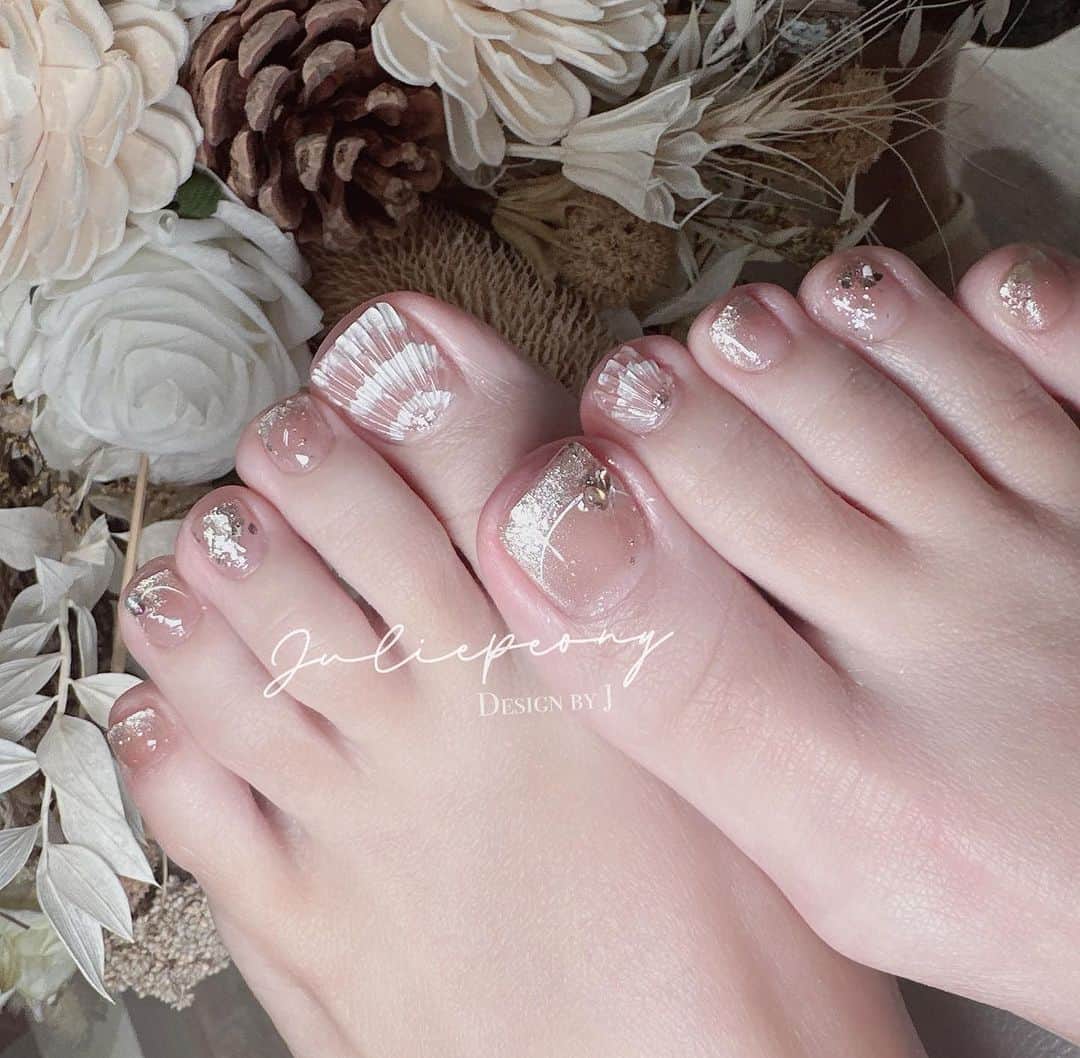 juliepeonyのインスタグラム：「秋天🍂 -開始大肆使用「美拉德」的顏色の季節🌰🐿️ -告別夏日的多巴胺，迎接全新美拉德😍」