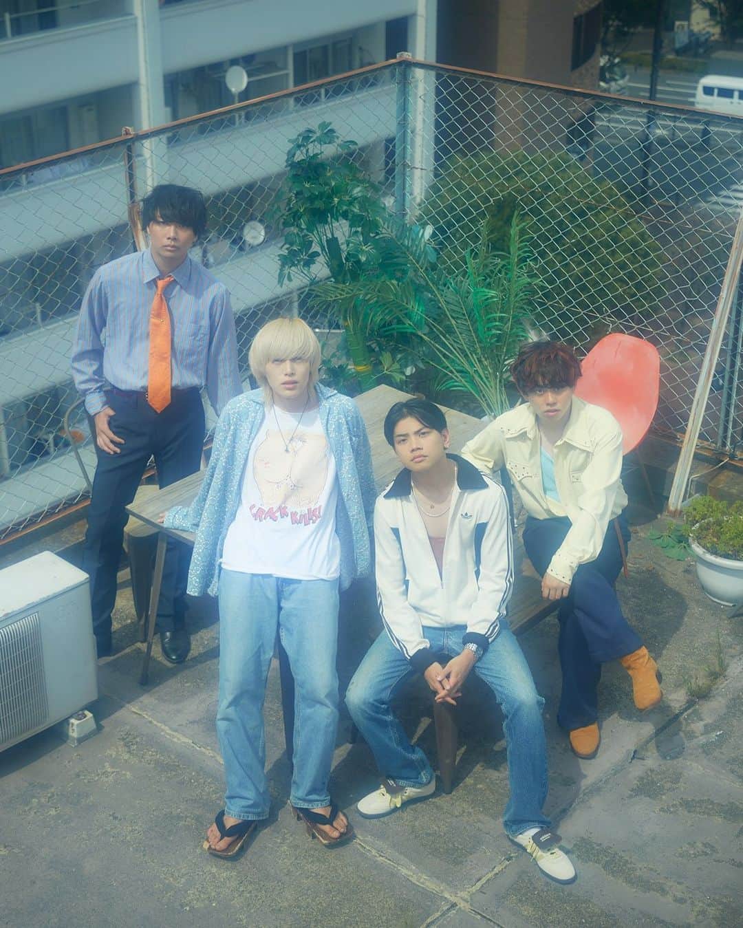 のインスタグラム：「#ヤングスキニー @yang_skinny   💿9/27発売1st EP 「#どんなことにでも幸せを感じることができたなら」 🎧収録曲 「#君じゃなくても別によかったのかもしれない」  📺10/11放送開始テレビ大阪/BSテレ東  ドラマ アディクト 「#インターホンが鳴るとき」 オープニングテーマに決定！  @dramaaddict_tvo」