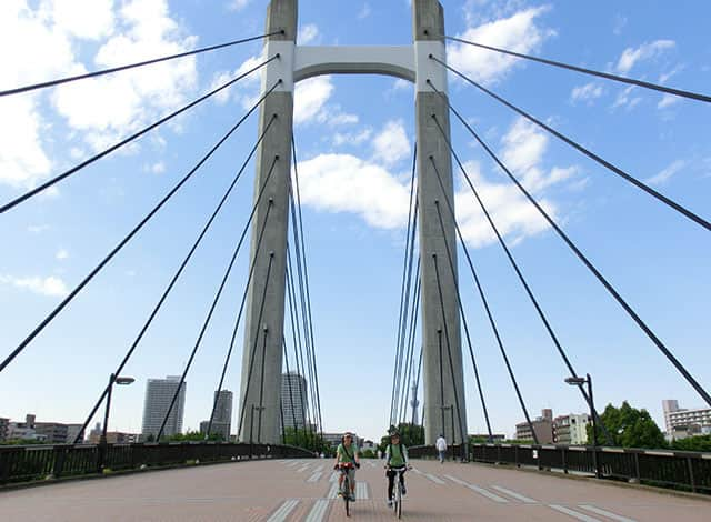 Palace Hotel Tokyo / パレスホテル東京のインスタグラム：「ホテルのレンタル自転車で巡る東京の秋。サイクリングならではの視点で都内観光をお楽しみください。 Explore Tokyo this autumn on our rental bicycles and experience the city from a cyclist's perspective.  #PalaceHotelTokyo #パレスホテル東京」