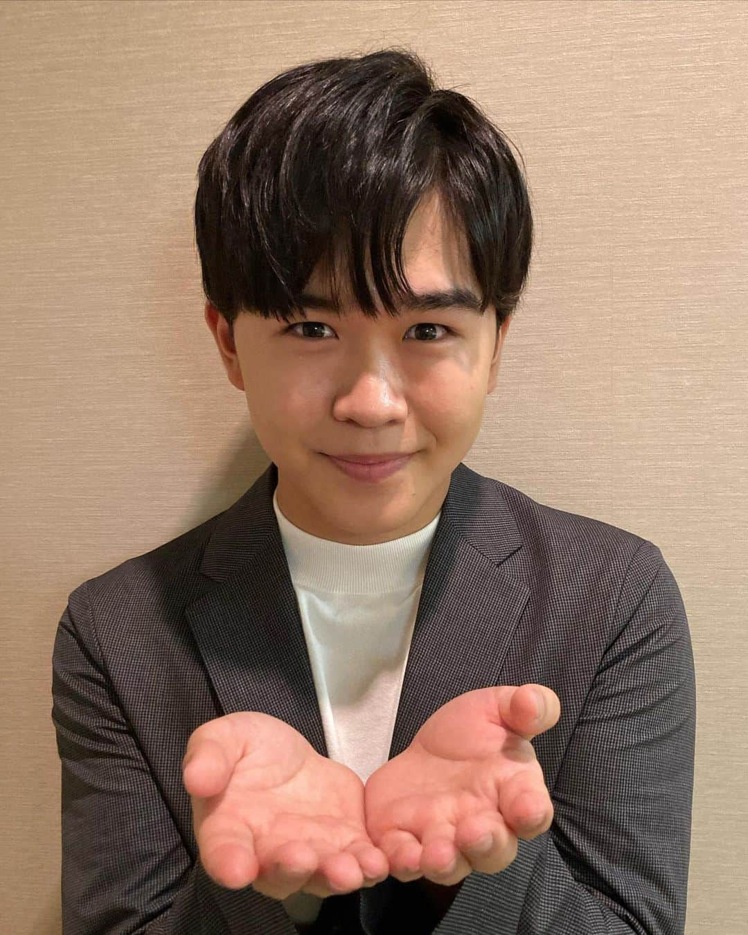 鈴木福さんのインスタグラム写真 - (鈴木福Instagram)「「ZIP！」昨日もありがとうございました！  なんと、「社長！教えてください」のコーナーで取材させていただいた湖池屋さん。 ロケの中で、ZIPと湖池屋のプライドポテトをコラボしてほしいという僕のアイデアから、本当にパッケージを作ってくれました！！  ジップライドポテト！！ かわいい〜！  #ZIP #湖池屋 #プライドポテト #鈴木福」9月15日 11時03分 - s_fuku_te