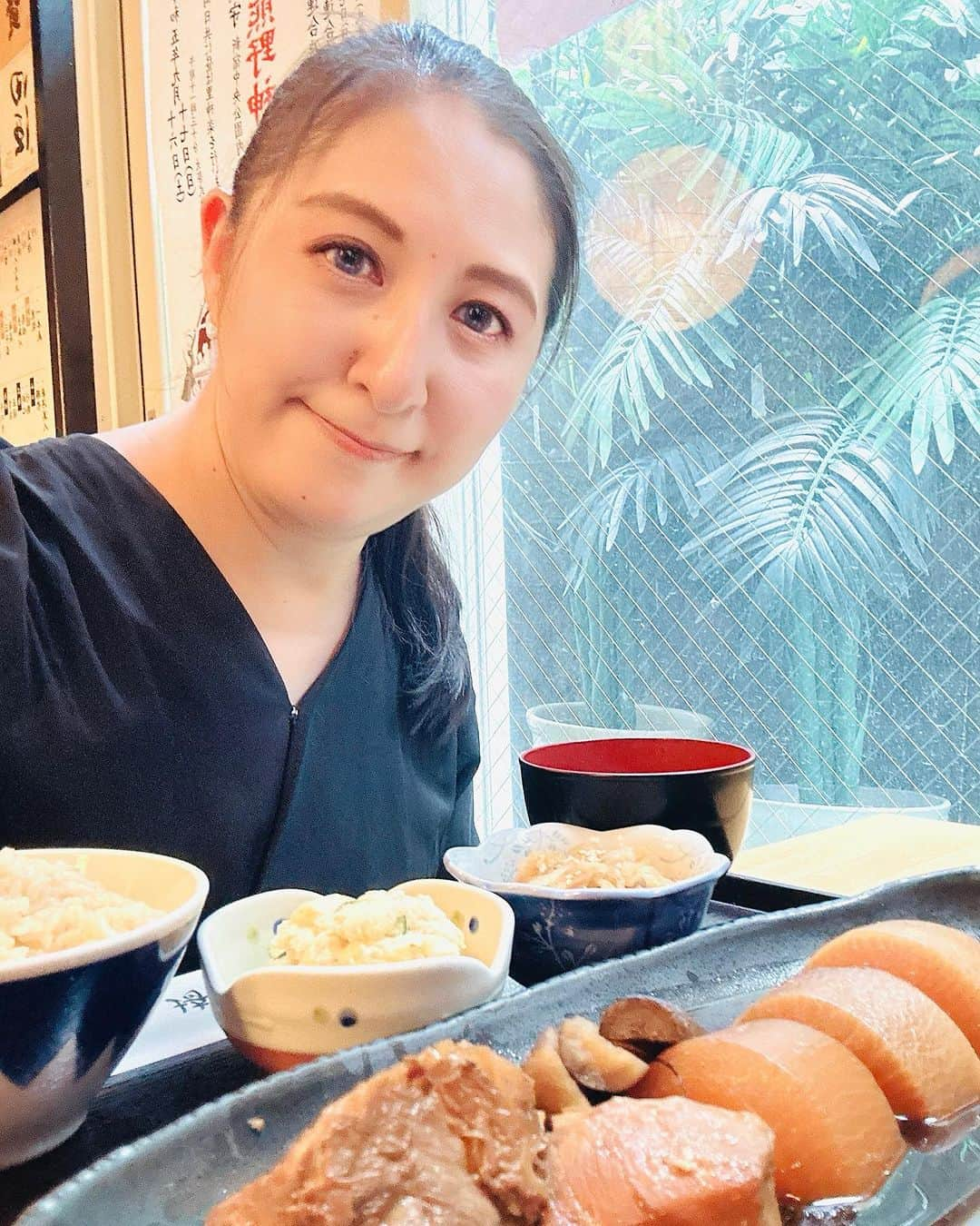 大越かず江さんのインスタグラム写真 - (大越かず江Instagram)「✨幸せ時間✨  ぶり大根🐟 美味しい(*´～｀*)ŧ‹"ŧ‹"ŧ‹"  美味しい物食べてる時間って なんでこんなに幸せなんだろう(*˘︶˘*).｡.:*♡  午後も頑張ってね❣️ の一言が嬉しすぎた🔥  今日も頑張ろー✌️😊✌️🍭  ✨✨✨✨✨✨✨✨✨✨✨✨✨✨✨✨  ✨Happy time✨  Yellowtail radish🐟 Delicious(*´〜｀*) delicious❣️  Why do I feel so happy when I'm eating delicious food? (*˘︶˘*).｡.:*♡  Good luck in the afternoon❣️ I was so happy🔥  Let's do our best today too✌️😊✌️🍭  ✨✨✨✨✨✨✨✨✨✨✨✨✨✨✨✨   #埼玉屋西六店  #日替わりランチ  #和食ランチ  #大好き  #ぶり大根  #美味しい物好きな人と繋がりたい #美  #生きる意味 #sexy #セクシー系 #写真好きな人と繋がりたい #女優好きな人と繋がりたい #美意識人と繋がりたい #幸福 #happy #東京 #tokyo #日本 #japan  #美魔女モデル #actress  #資格マニア  #スマイル #笑顔 #followforfollowback #ポートレート女子 #loveyou #仲間募集  #空が好きな人と繋がりたい」9月15日 11時13分 - bluemoonseasky