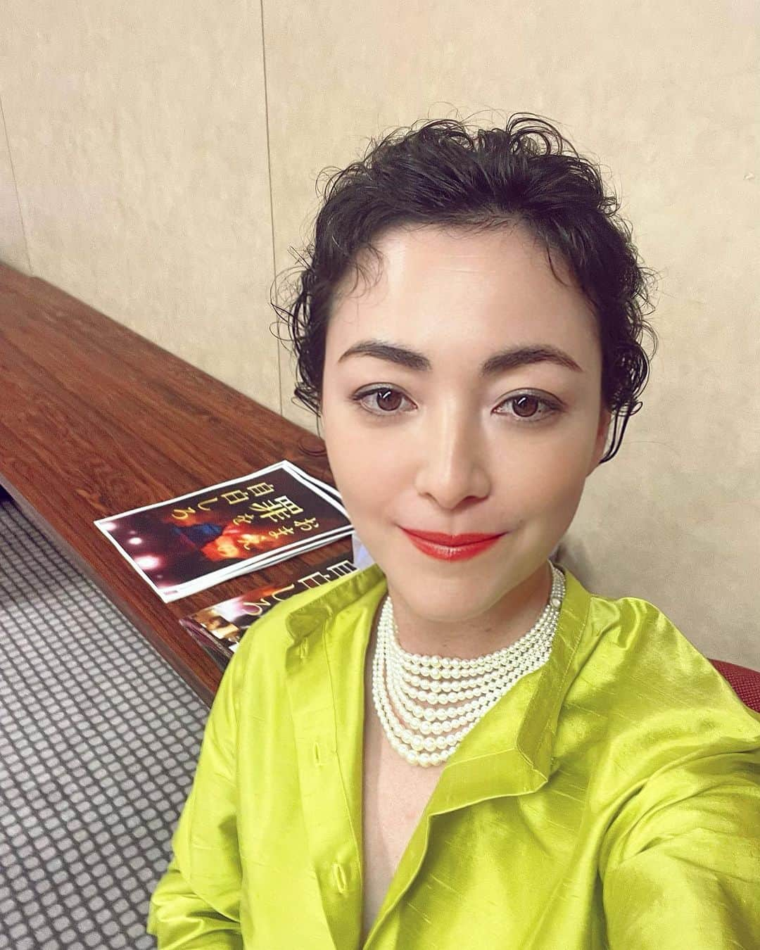 美波さんのインスタグラム写真 - (美波Instagram)「舞台挨拶のバックステージ。 とてもいいスタートとなりました。 素敵にしていただきありがとうございます。 お衣装は @dior さん。一目惚れして着用させてもらいました。 気持ちが凛して、心地の良い時間に包まれました。 映画『おまえの罪を自白しろ』10月20日(金)公開です。  Behind the scenes of the press conference for the film "Confess to Your Crime". Thanks for the great coordination. I totally loved it. The Japanese release is October 20.  @dior  Stylist @ayatanizaki  Hair&makeup @miyasaka.kazunori   #おまえの罪を自白しろ #おま罪 #タイムリミットサスペンス #美波 @omatsumi_movie」9月15日 12時07分 - minamimanim