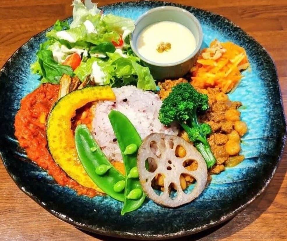 一条もんこのインスタグラム：「【NIIGATA CURRY JACK2023 出店店舗紹介】  日時：9月23日(土)11時～16時 場所：道の駅たがみ（羽生田駅徒歩12分）  新潟薬膳カレーRiccaさん。 以前八千代コースターでも紹介させていただいたあの絶品カレー店です😍  メニューは、 辛くないトマトチキンカレー　800円  ジンジャー味噌キーマカレー　800円  合いがけカレー　1,000円  迷ったらあいがけですね🥹  #NIIGATA CURRY JACK#新潟カレージャック#新潟薬膳カレー#Ricca#出店#カレーイベント#出店#カレーフェス#道の駅たがみ#田上#カレー県にいがた#新潟県#町おこし#カレー県実行委員会#カレー#curry#クラウドファンディング#リターン#ご支援ありがとうございます#一条もんこ」