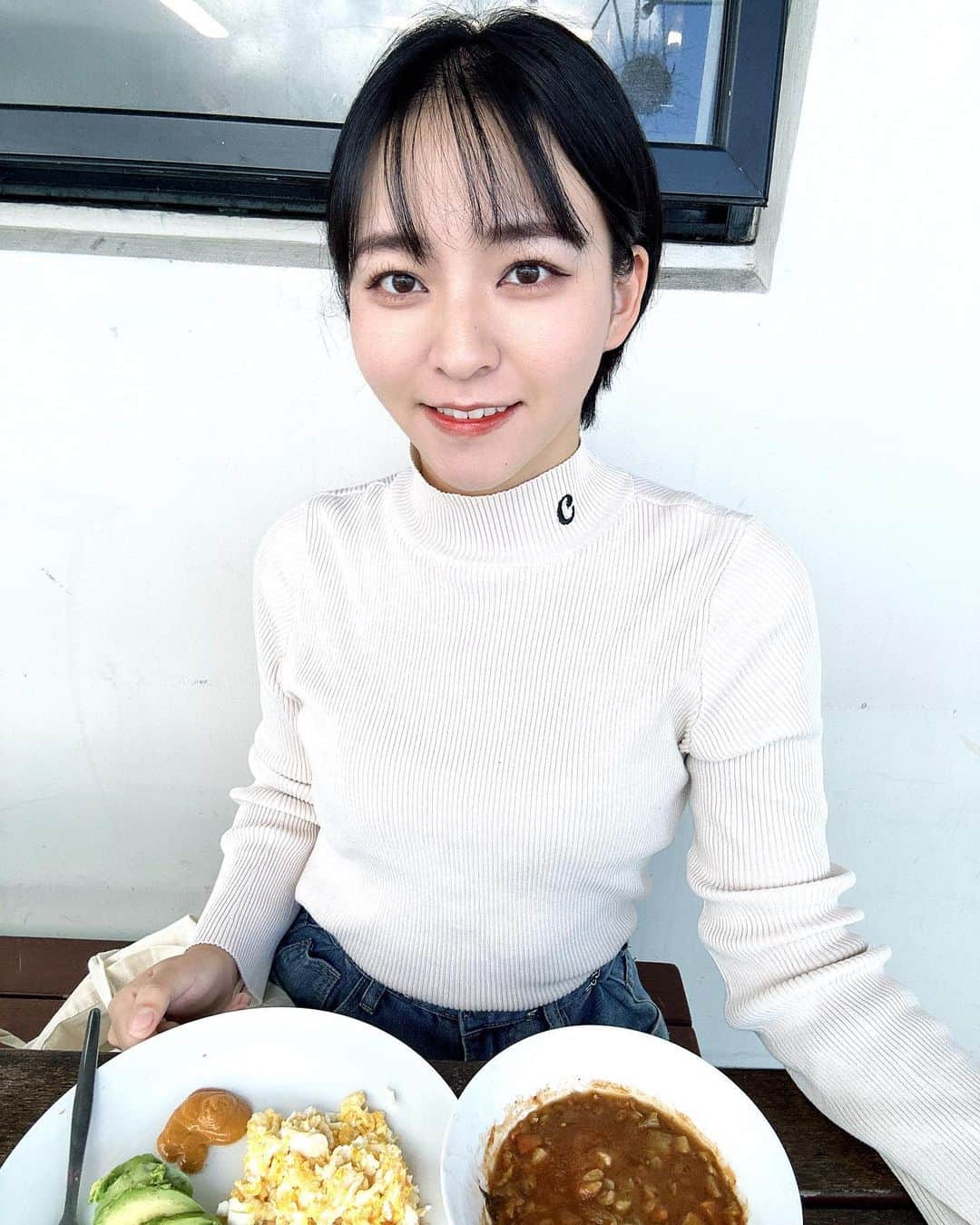 あさみのインスタグラム：「. . オーストラリアに来て1週間経った🙆‍♀️🇦🇺 カラコンじゃなくて完全な透明のコンタクトレンズなので 益々目が据わってきた👀 . まだいろいろ書類が届かないので シティでのどかに暮らしてる🏙 まだコアラやカンガルーには会ってません🐨🦘 .  #オーストラリア  #Australia #brisbanecity」