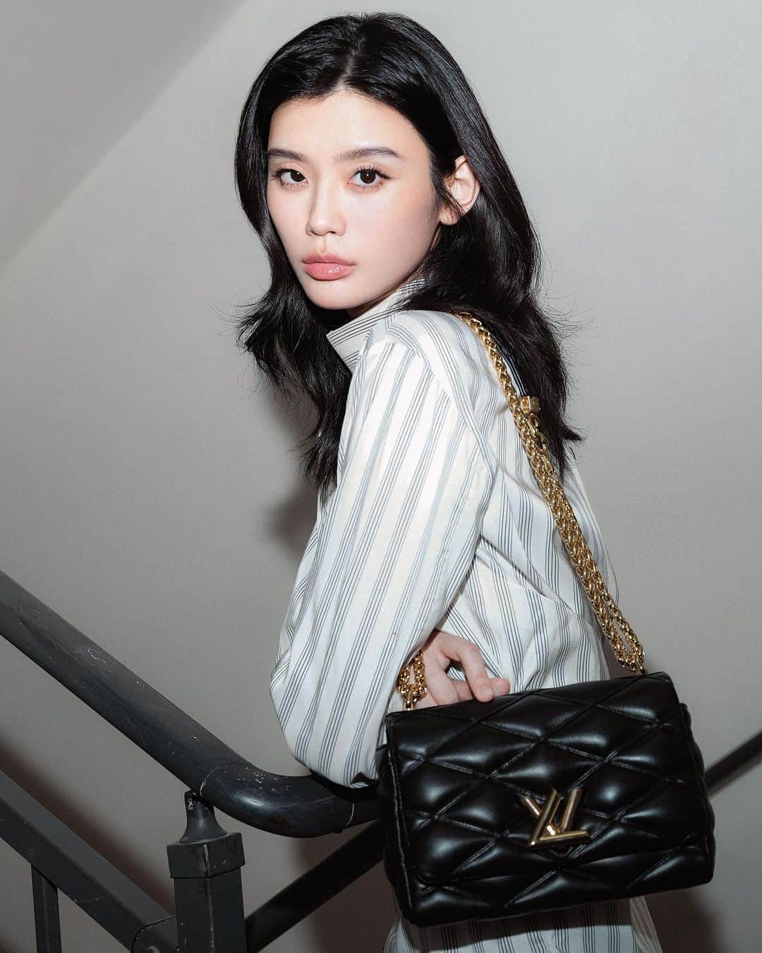 ミン・シーのインスタグラム：「@louisvuitton #LVGO14」