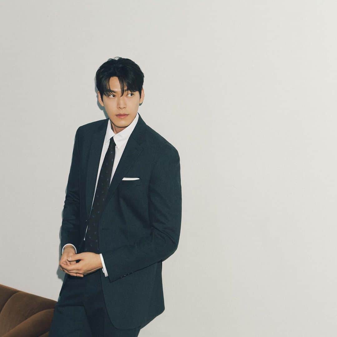 キム・ウビンさんのインスタグラム写真 - (キム・ウビンInstagram)「@fahrenheit.official ⚪️」9月15日 12時31分 - ____kimwoobin