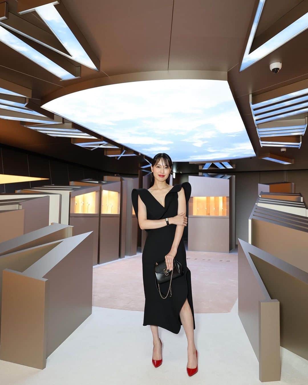 戸田恵梨香さんのインスタグラム写真 - (戸田恵梨香Instagram)「昨日は@cartier のイベントでした ほんっとに素晴らしい会場で エリア毎にとても深く、強いこだわりを感じられ、ファンにとってはたまらない時間でした ありがとうございました❤️  @cartier  #TimeUnlimited #CartierWatchCommunity #CartierTokyo」9月15日 12時28分 - toda_erika.official