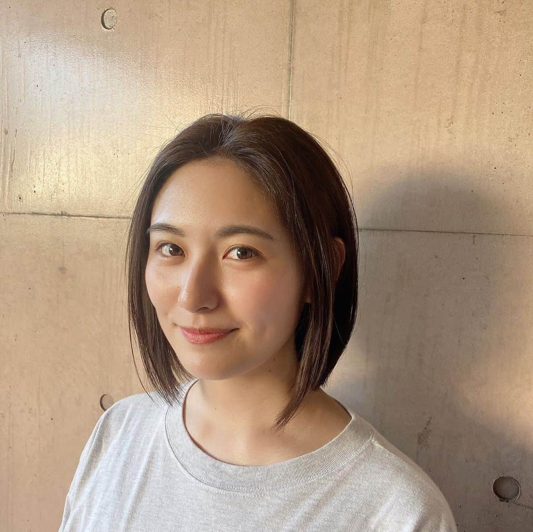 高山侑子のインスタグラム：「. 髪の毛のお手入れしてきましたー💇🏻‍♀️ 今回はちょっと落ち着いたトーンのアッシュブラウンにしたよ🩶🤎  #kind #kindhairsalon #外苑前」