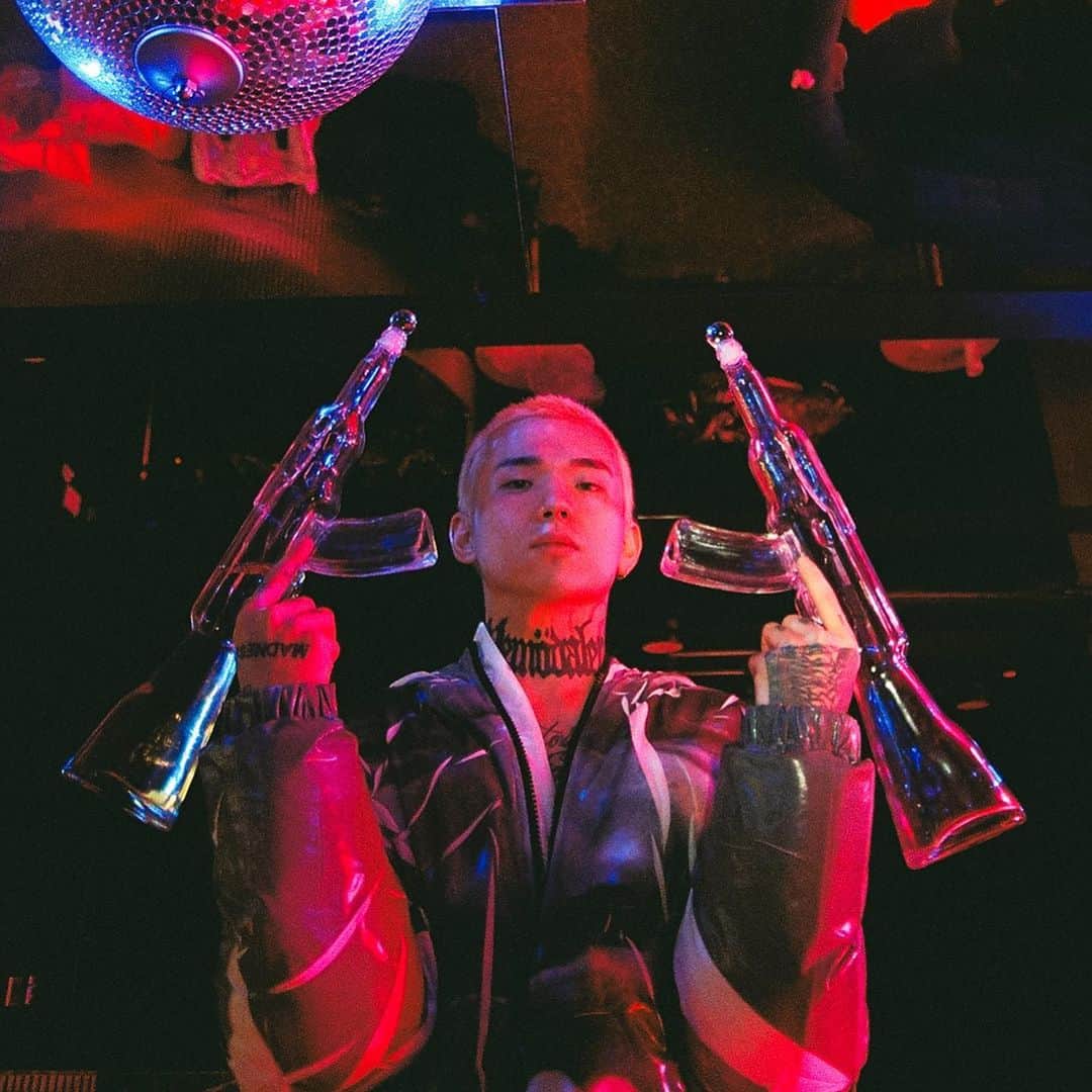 EYESCREAMさんのインスタグラム写真 - (EYESCREAMInstagram)「DIESELの新作スニーカーにフォーカスした、Masteredによる新たなエディトリアルを公開。注目のニューキックスの魅力を、JIN KAWAGUCHI、平本蓮という2名をモデルに起用したファッションストーリーを通してお届け。  特集記事全文はMasteredにて✔︎  @diesel @kurtcojain @ren___k1 #diesel #sneakers #shoes #kicks #footwear #jinkawaguchi #カワグチジン #平本蓮 #edit #editorial #feature #style #tokyo #everythingmastered  styling by @nuga.jp photo by @_tanase hair by @tenju.10 nail by @tomonyan55 model by @kurtcojain @ren___k1 text&edit by Keita Miki special thanks: @the27clubtokyo」9月15日 12時35分 - masteredjp