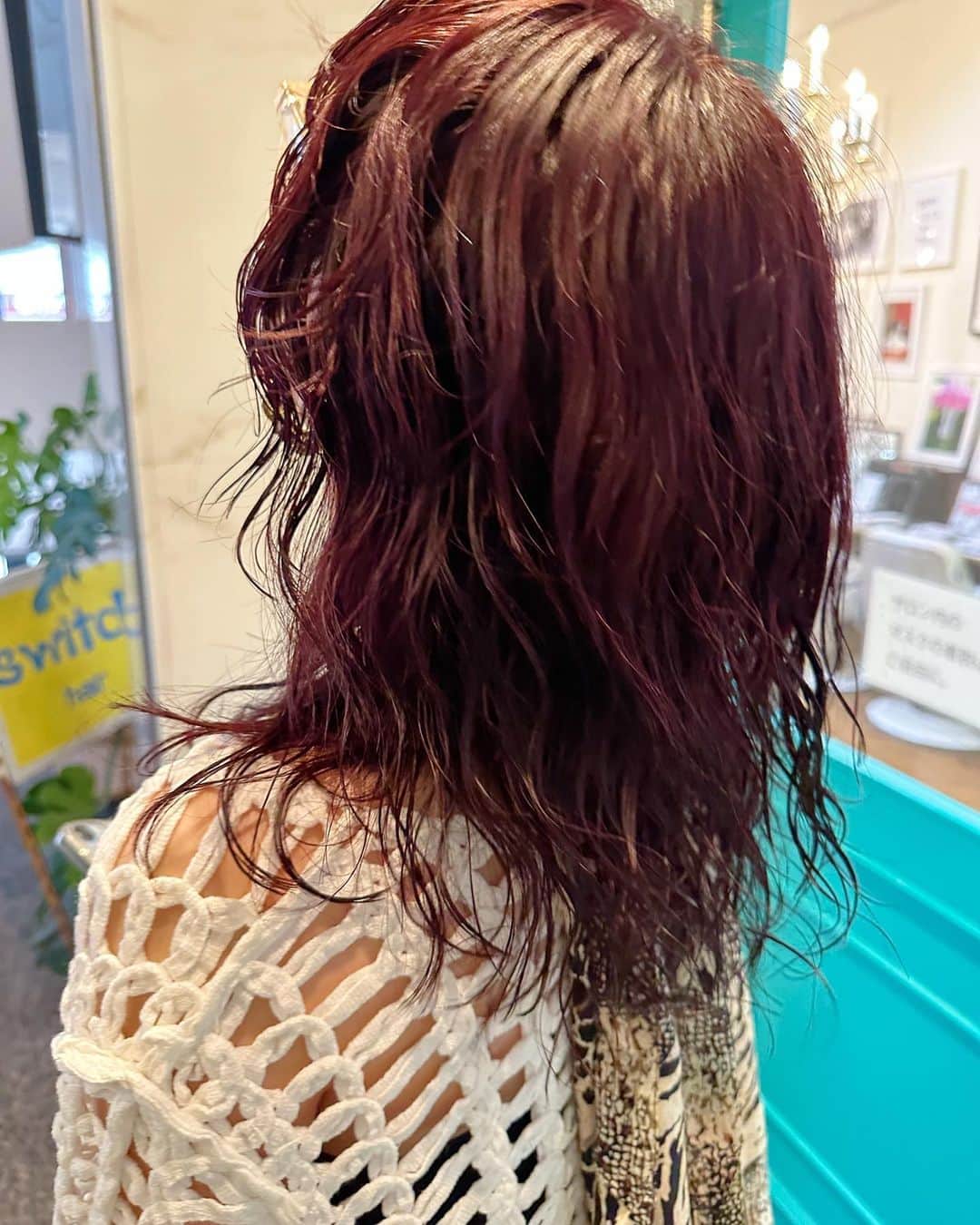 末次尚子さんのインスタグラム写真 - (末次尚子Instagram)「いつもお任せしてくださるので わたし好みの赤髪に🍇  季節や気分で いろんな赤髪をつくってます👧🏻🤍 #switchnao」9月15日 12時43分 - nao_0120